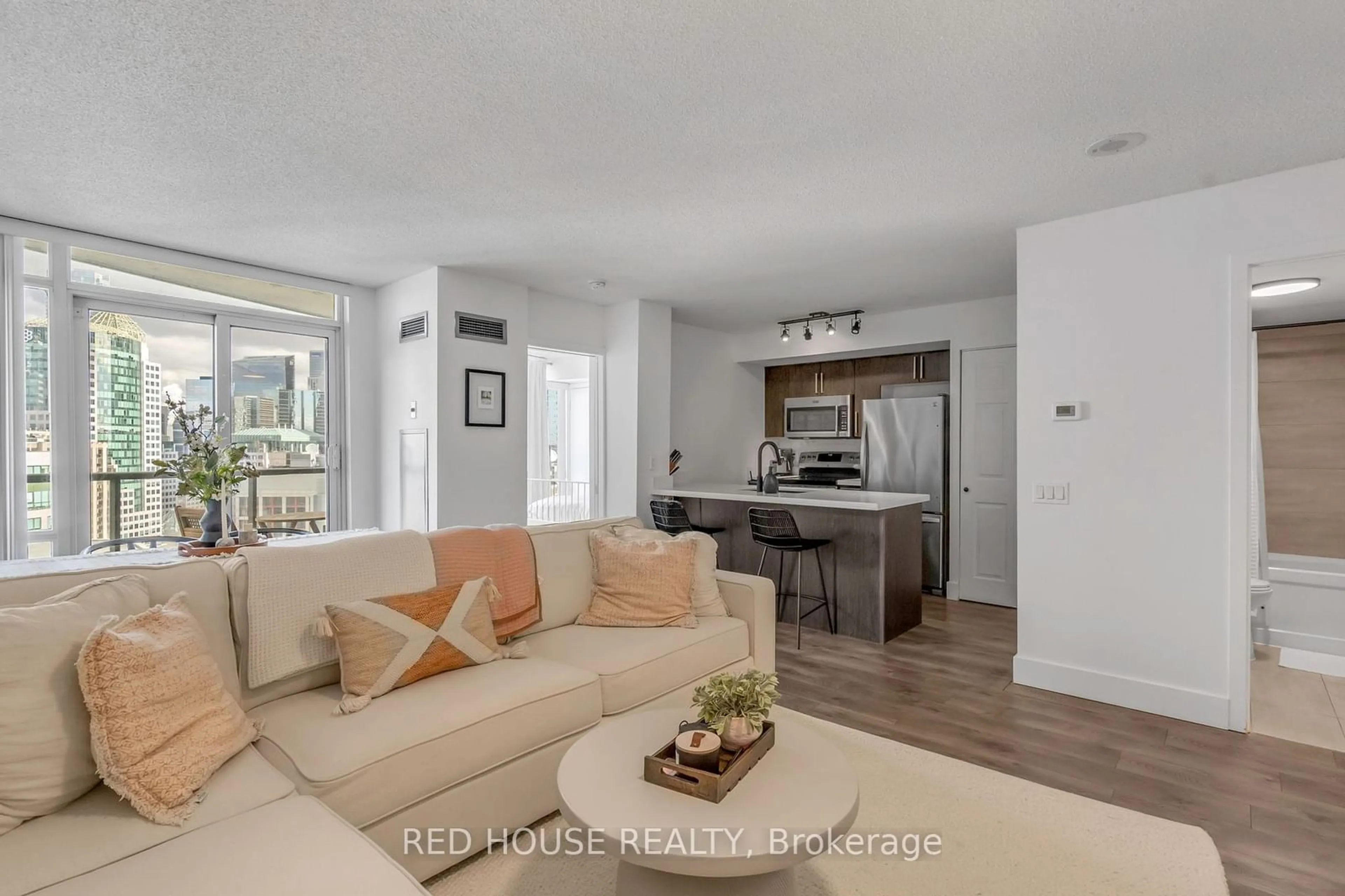 Open concept kitchen for 361 Front St #2711, Toronto Ontario M5V 3R5