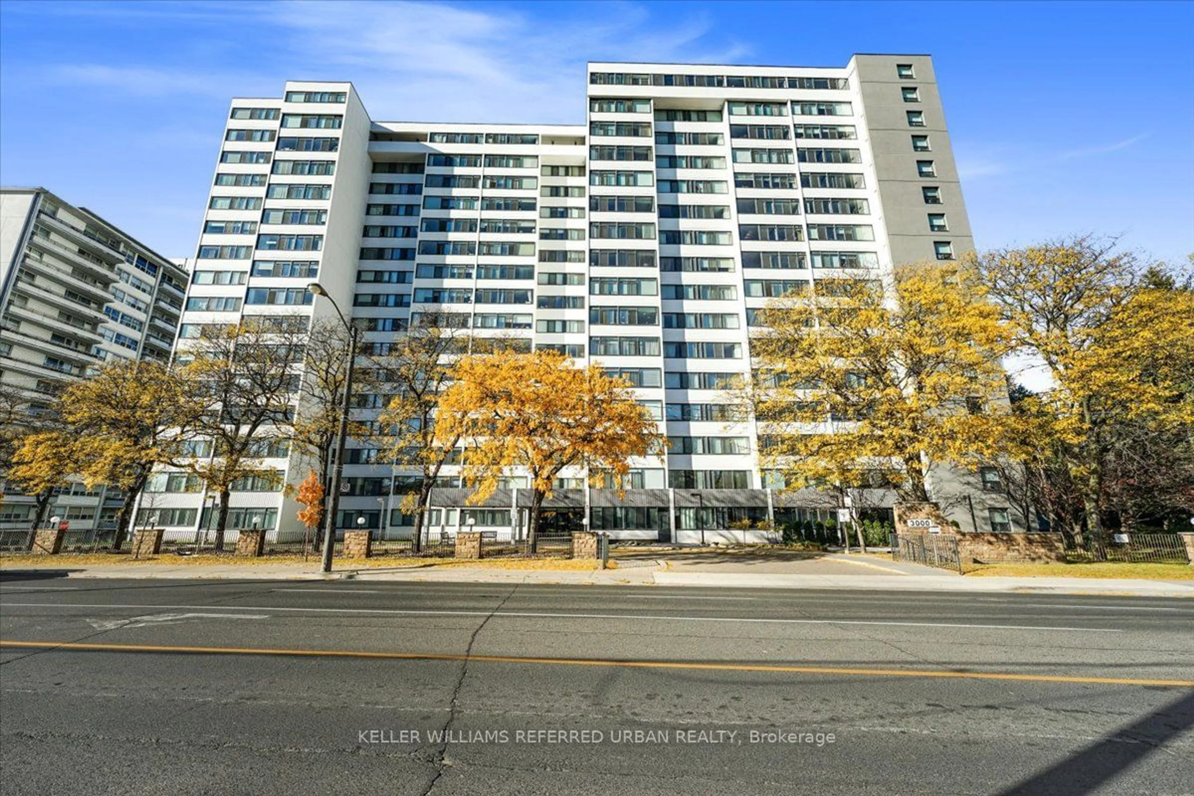 A pic from exterior of the house or condo, the front or back of building for 3000 Bathurst St #706, Toronto Ontario M6B 3B4