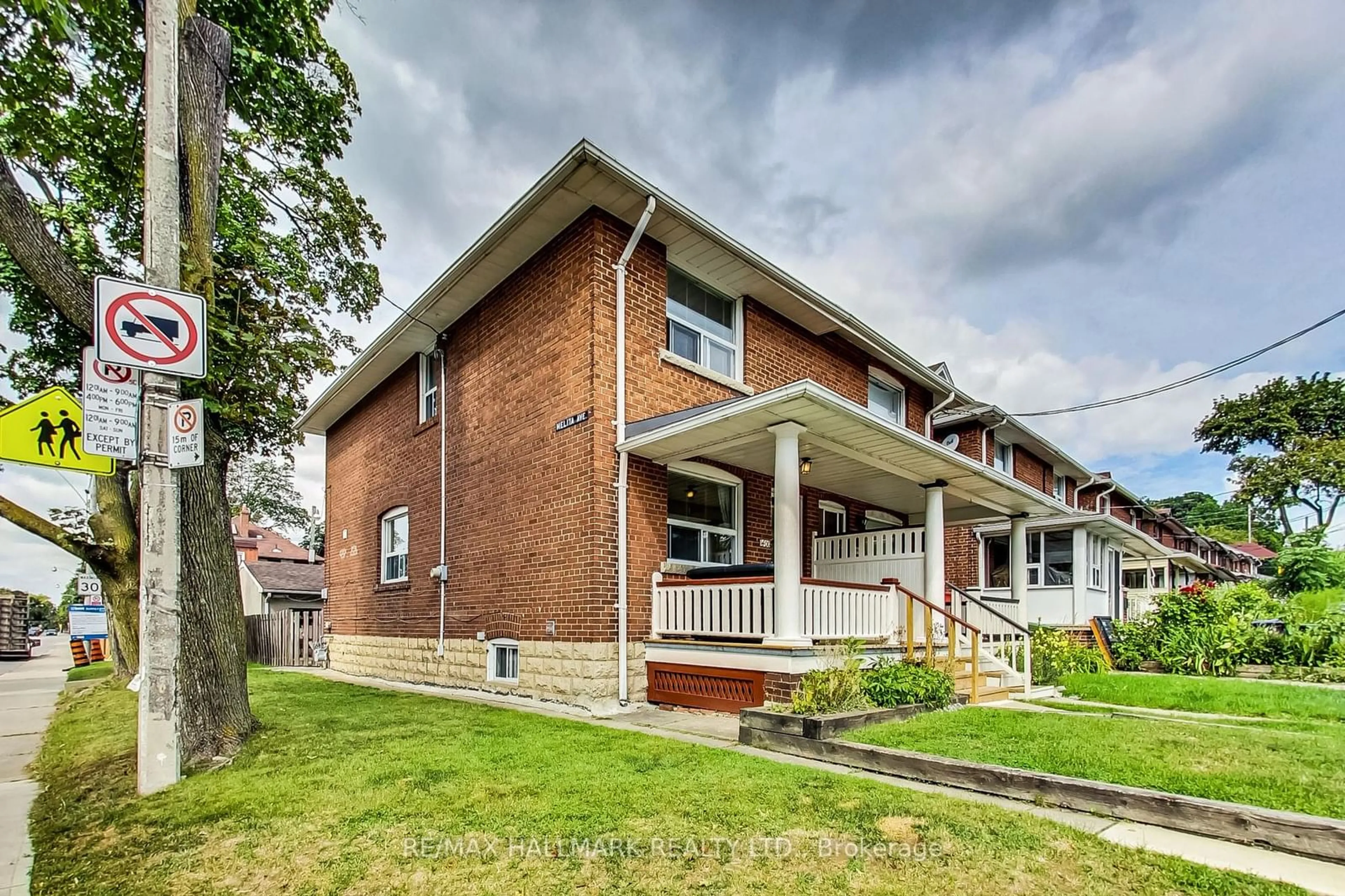 Frontside or backside of a home, the street view for 400 Christie St, Toronto Ontario M6G 3C6