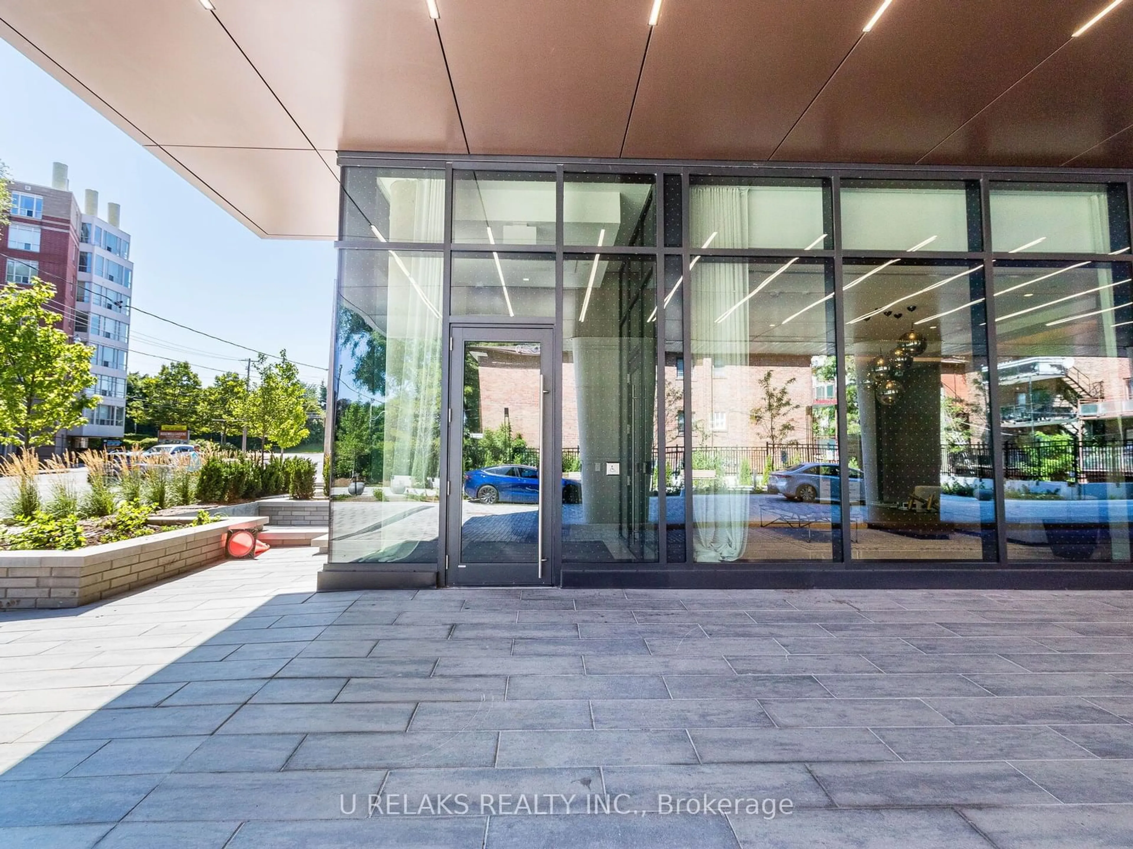 Indoor foyer, cement floor for 250 LAWRENCE Ave #315, Toronto Ontario M5M 1B2