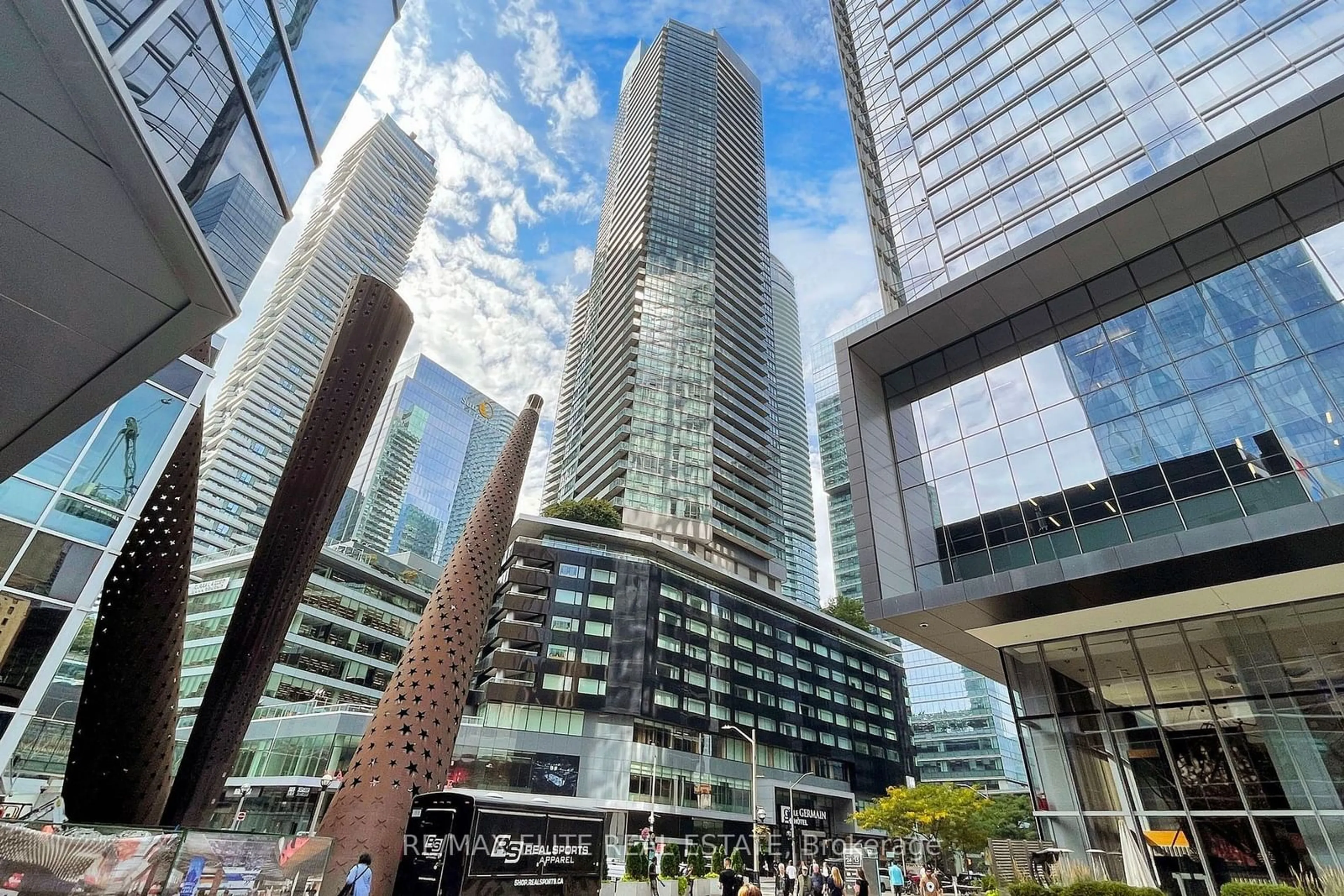 A pic from exterior of the house or condo, the view of city buildings for 65 Bremner Blvd #2208, Toronto Ontario M5J 0A7