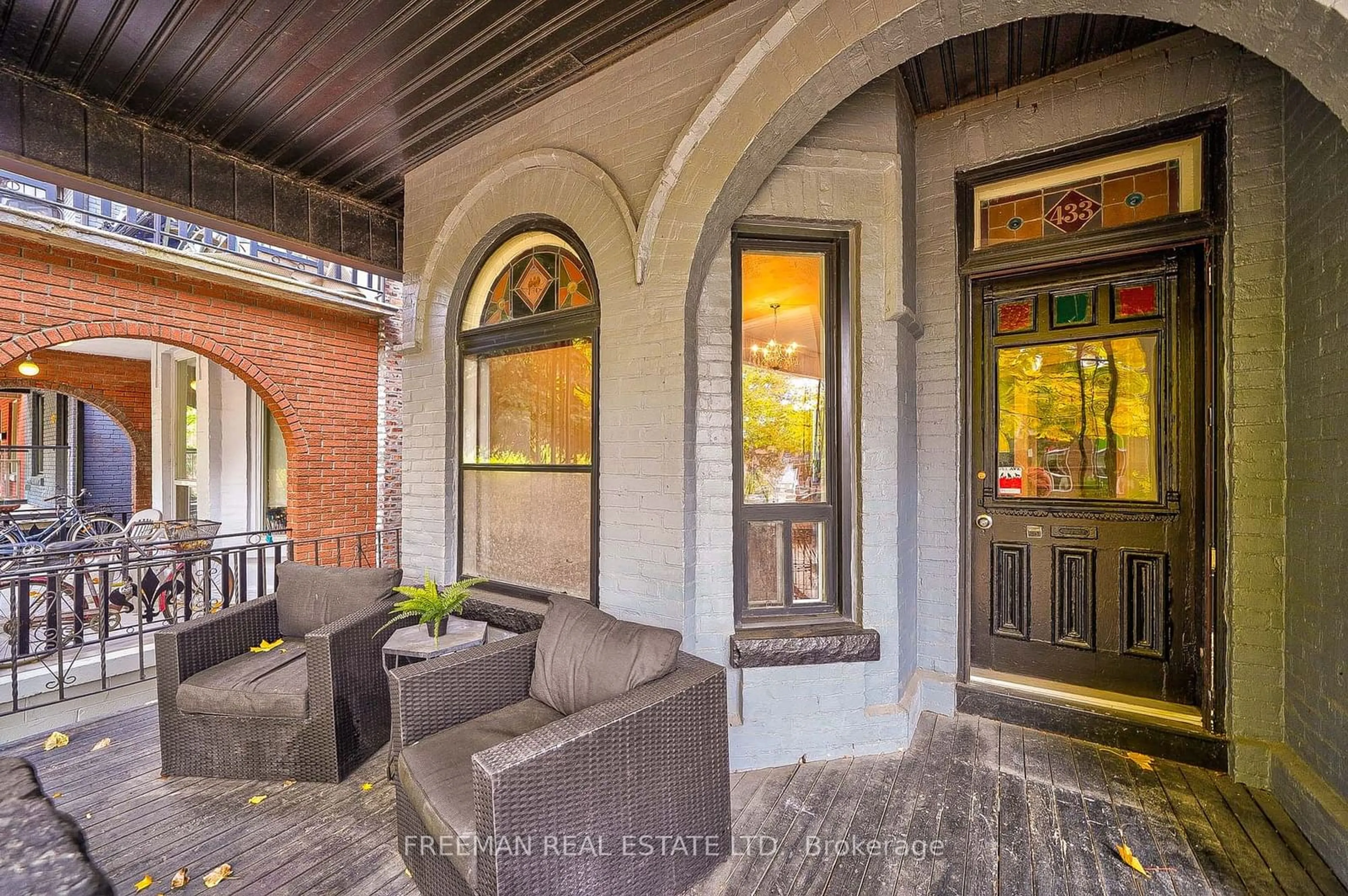 Indoor entryway, wood floors for 433 Manning Ave, Toronto Ontario M6G 2V6