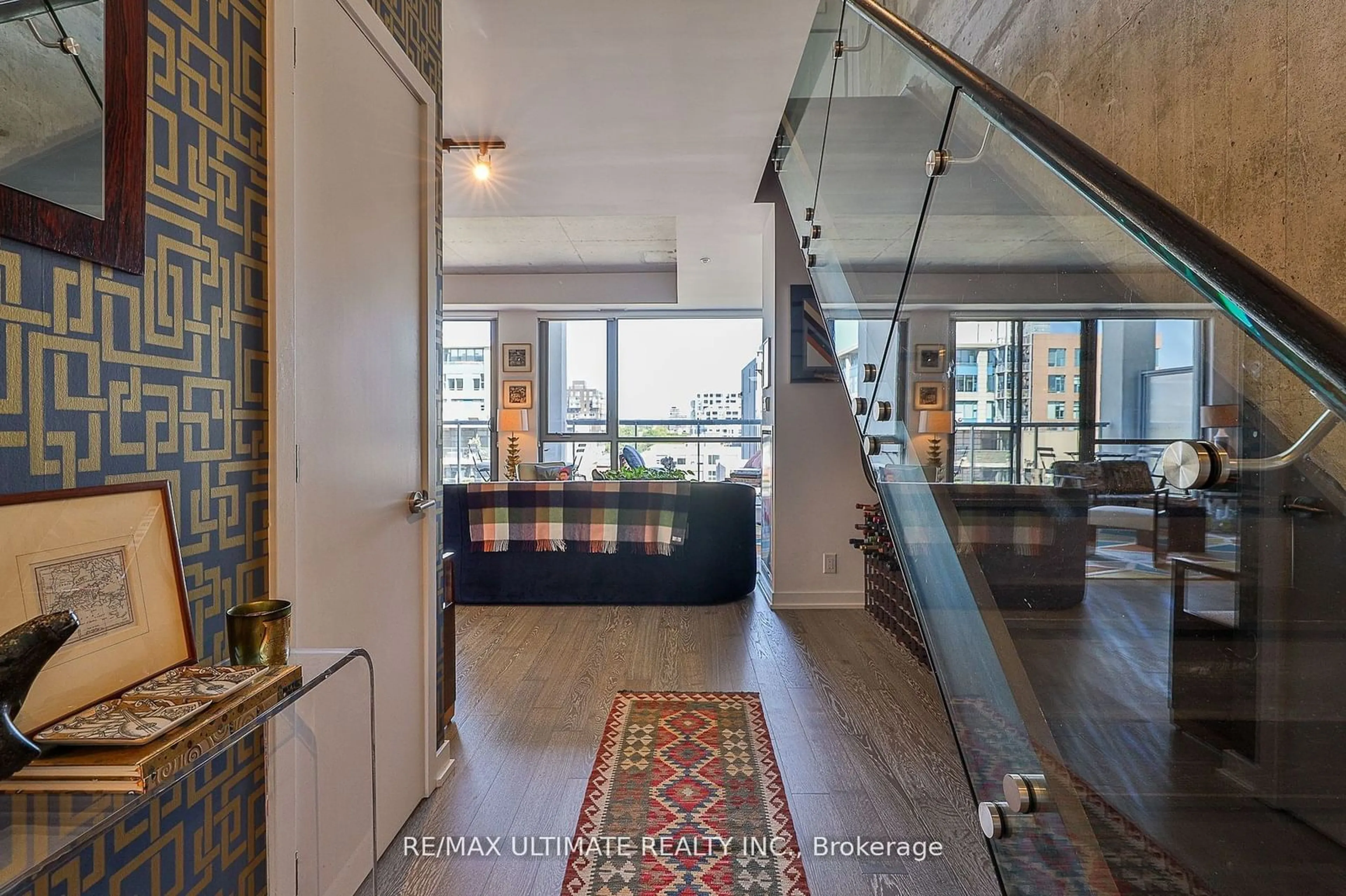 Indoor foyer, wood floors for 39 Brant St #Ph07, Toronto Ontario M5V 2L9