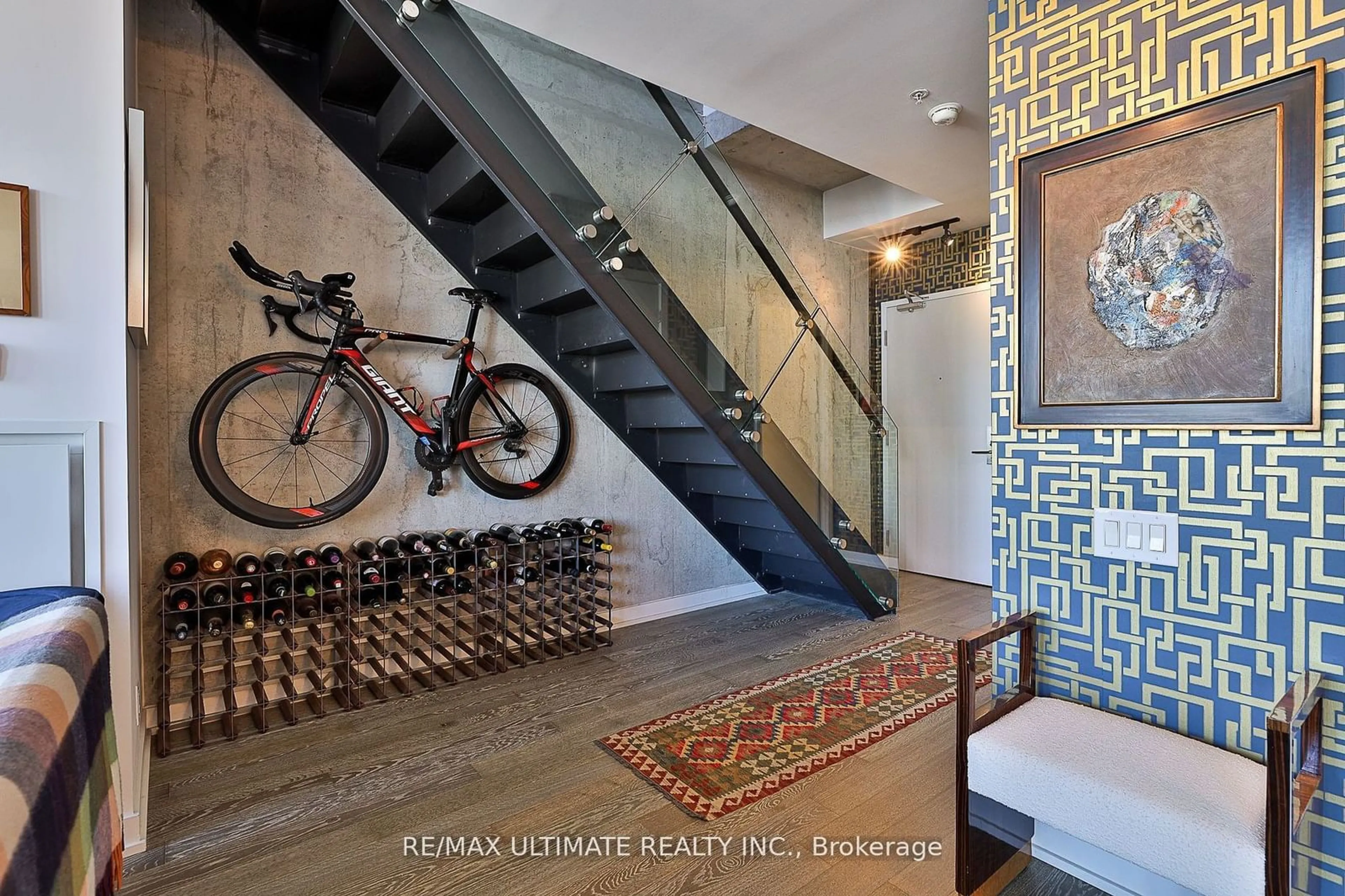 Indoor entryway, cement floor for 39 Brant St #Ph07, Toronto Ontario M5V 2L9