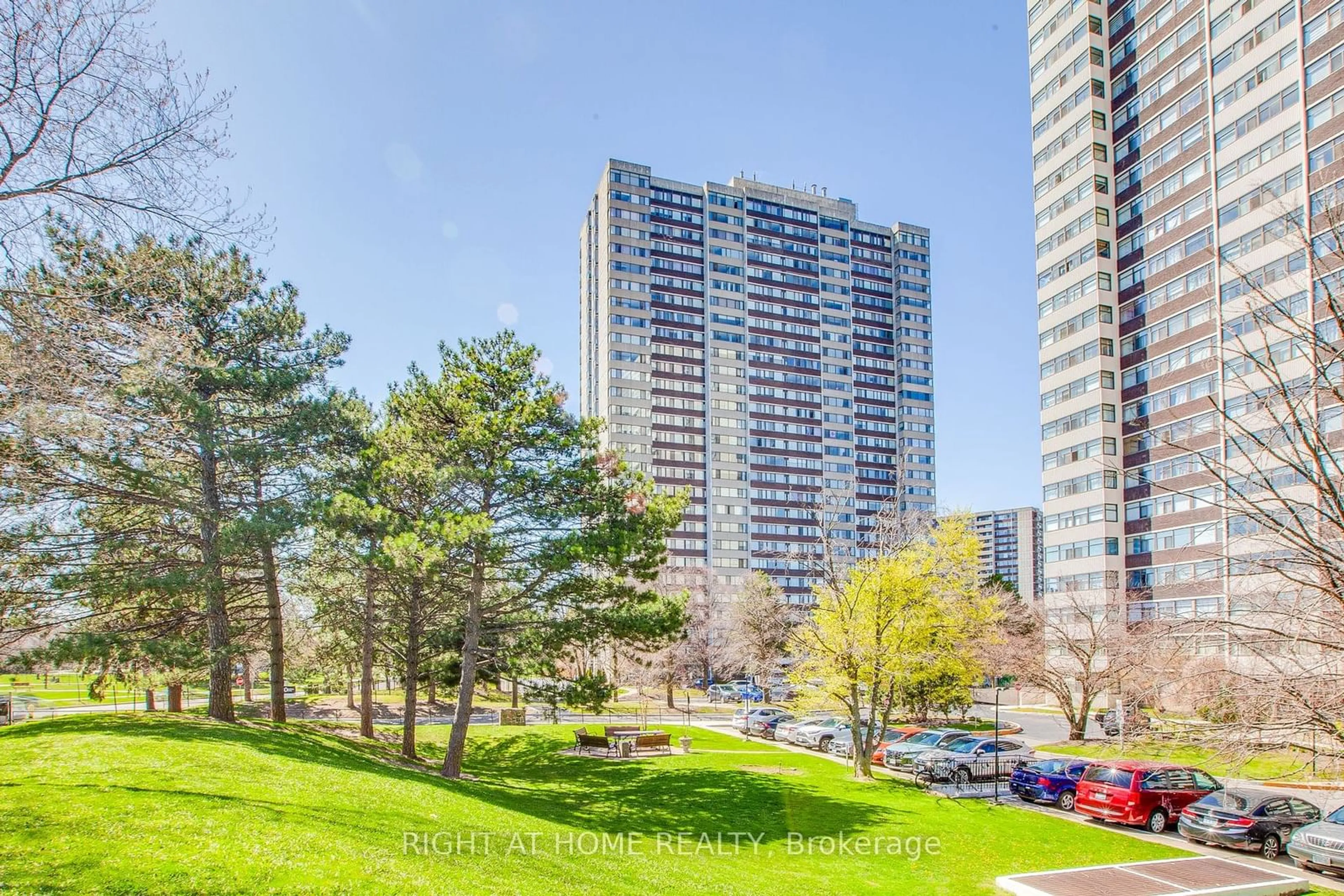 A pic from exterior of the house or condo, the view of city buildings for 80 Antibes Dr #2008, Toronto Ontario M2R 3N5