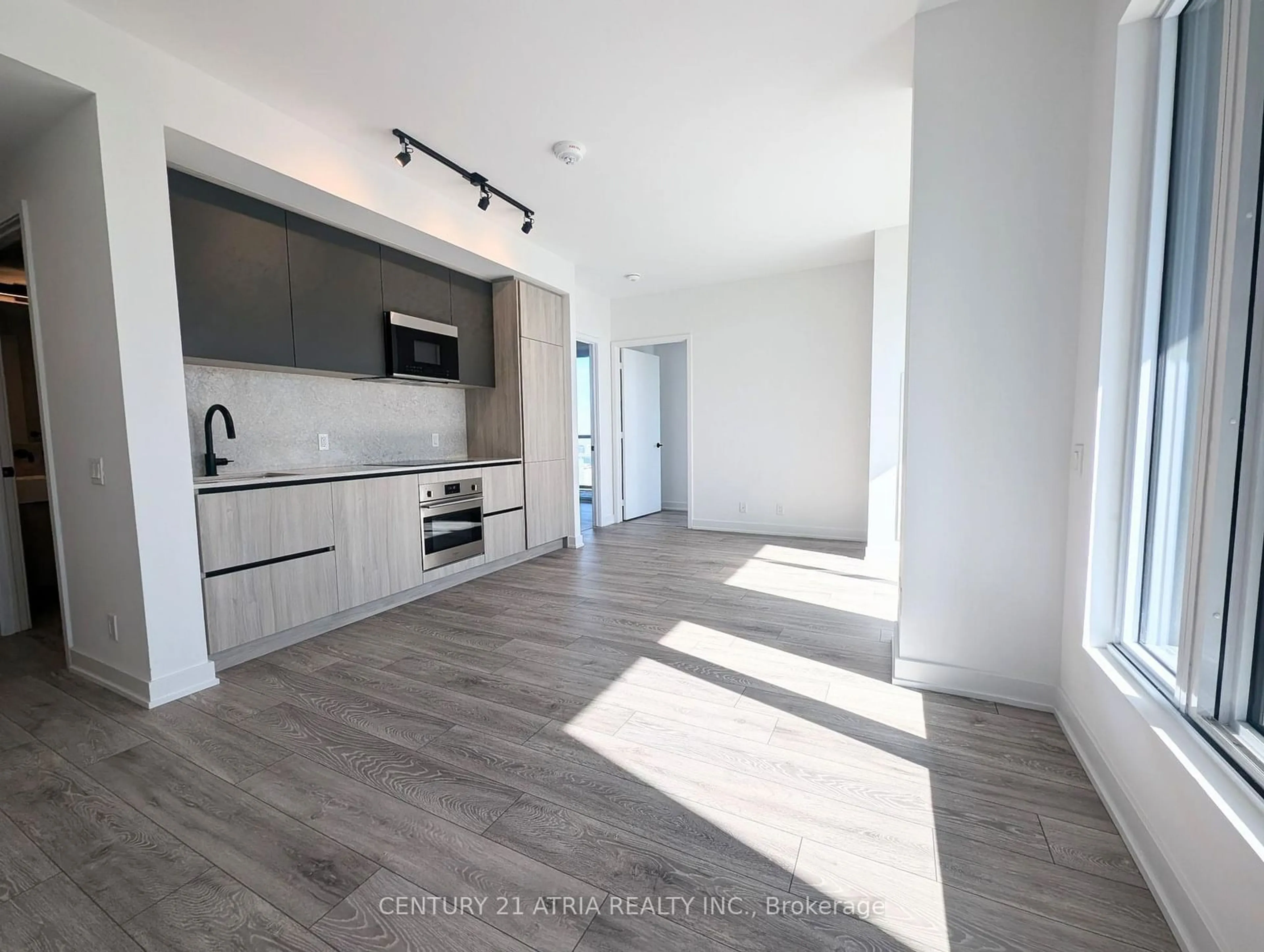 Open concept kitchen for 108 Peter St #5105, Toronto Ontario M5V 0W2