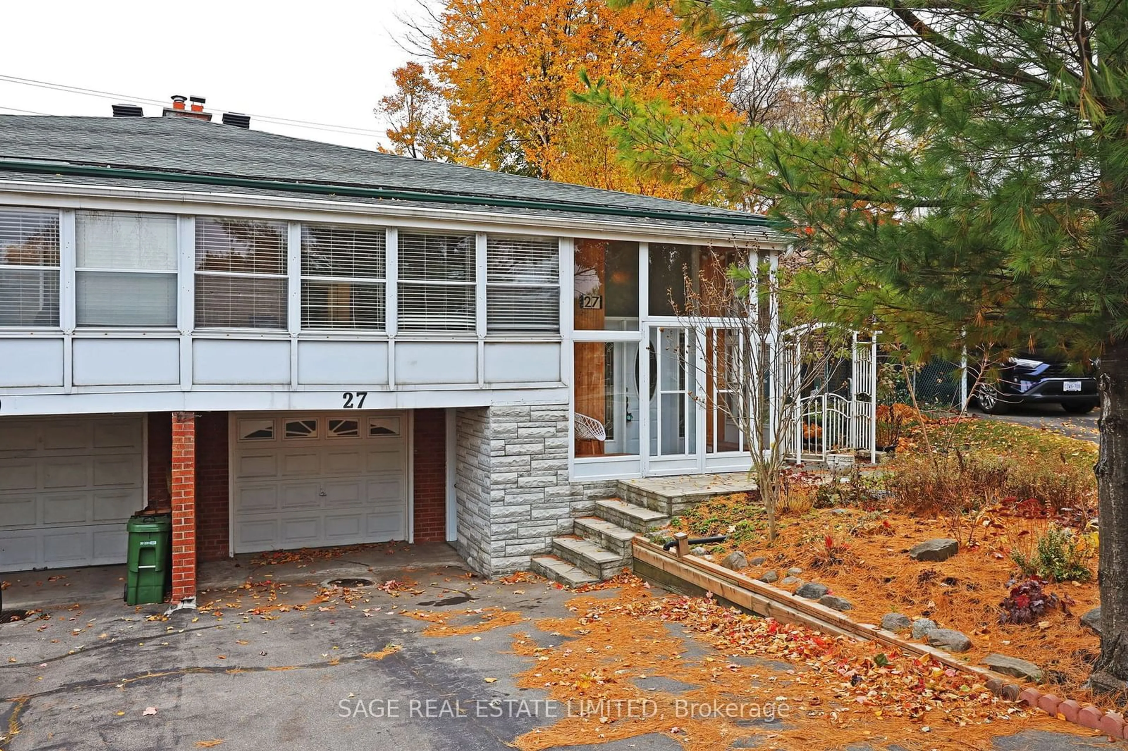 Frontside or backside of a home, cottage for 27 Yatesbury Rd, Toronto Ontario M2H 1G1