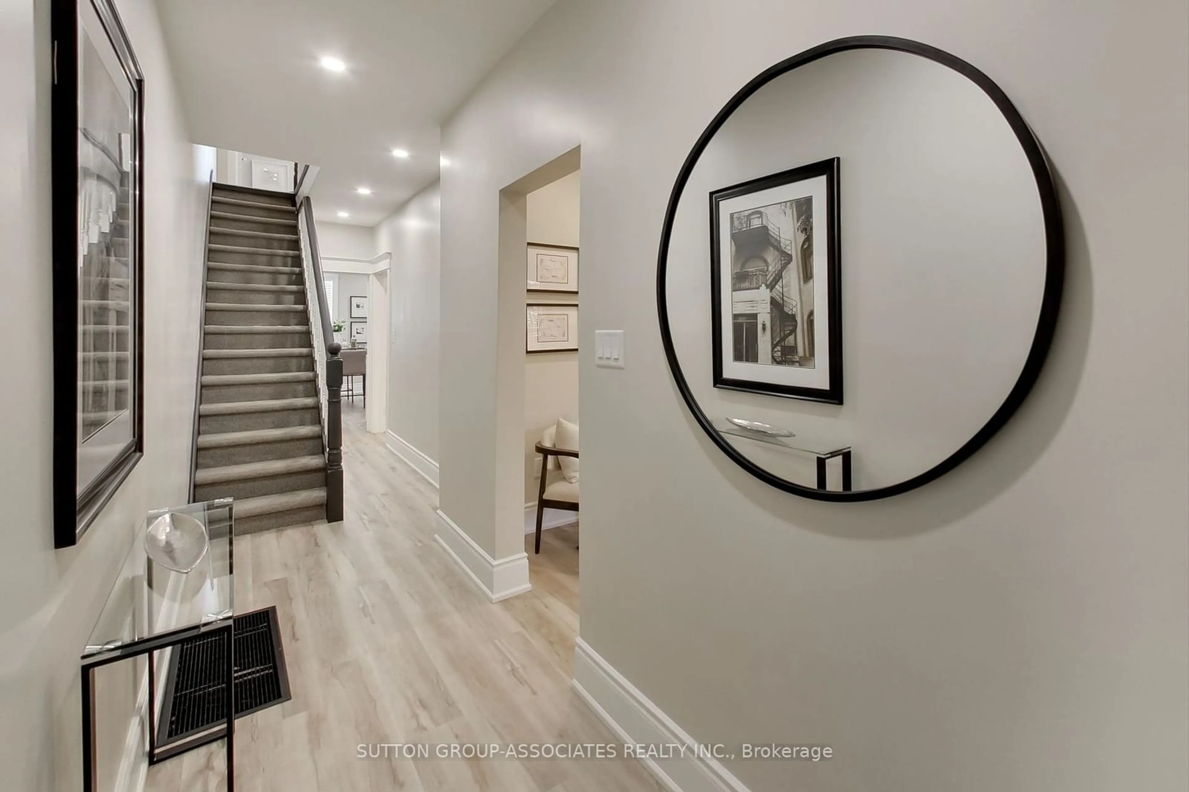 Indoor entryway, wood floors for 32A Arlington Ave, Toronto Ontario M6G 3K8