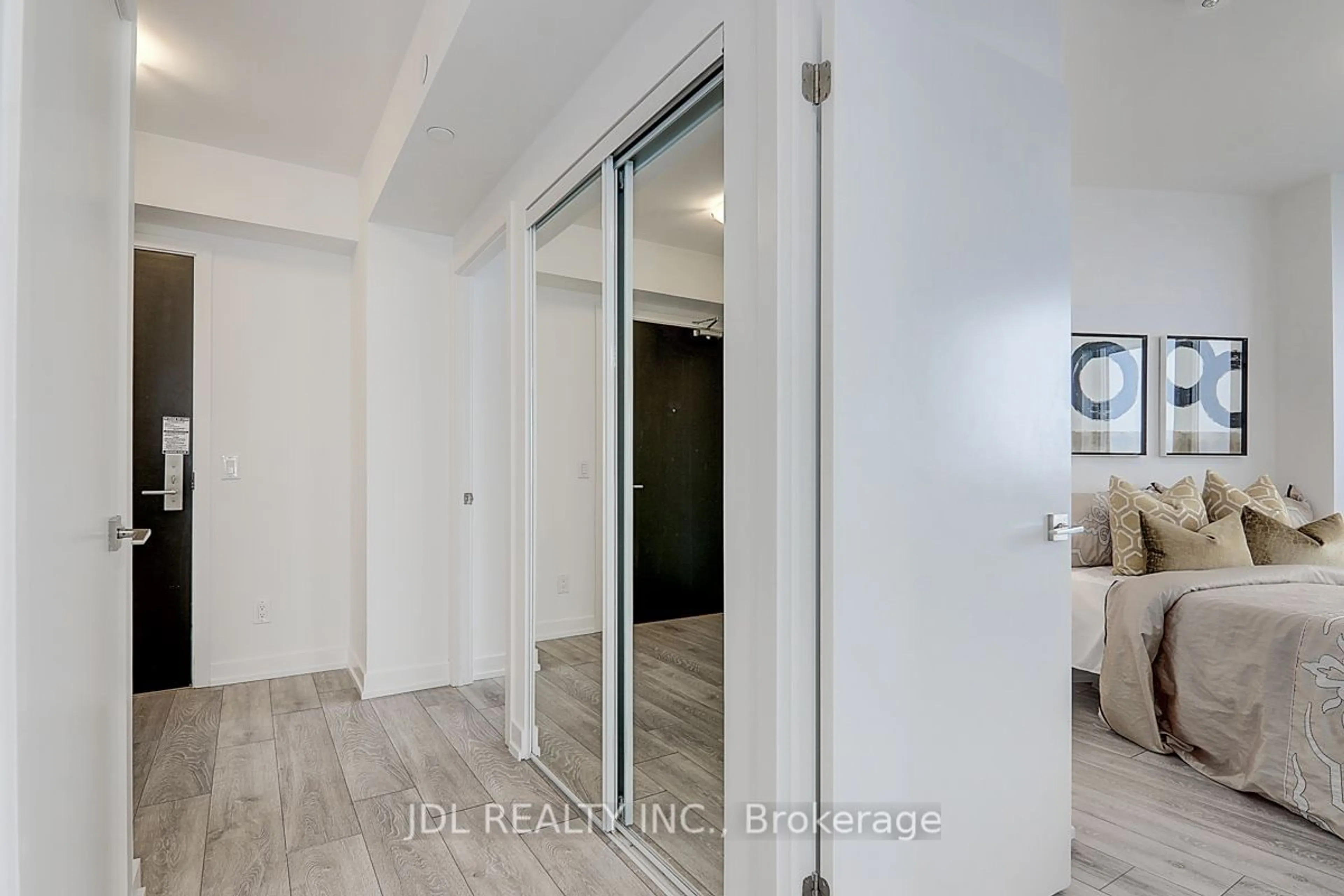 Indoor entryway, wood floors for 159 Wellesley St #3107, Toronto Ontario M4Y 0H5