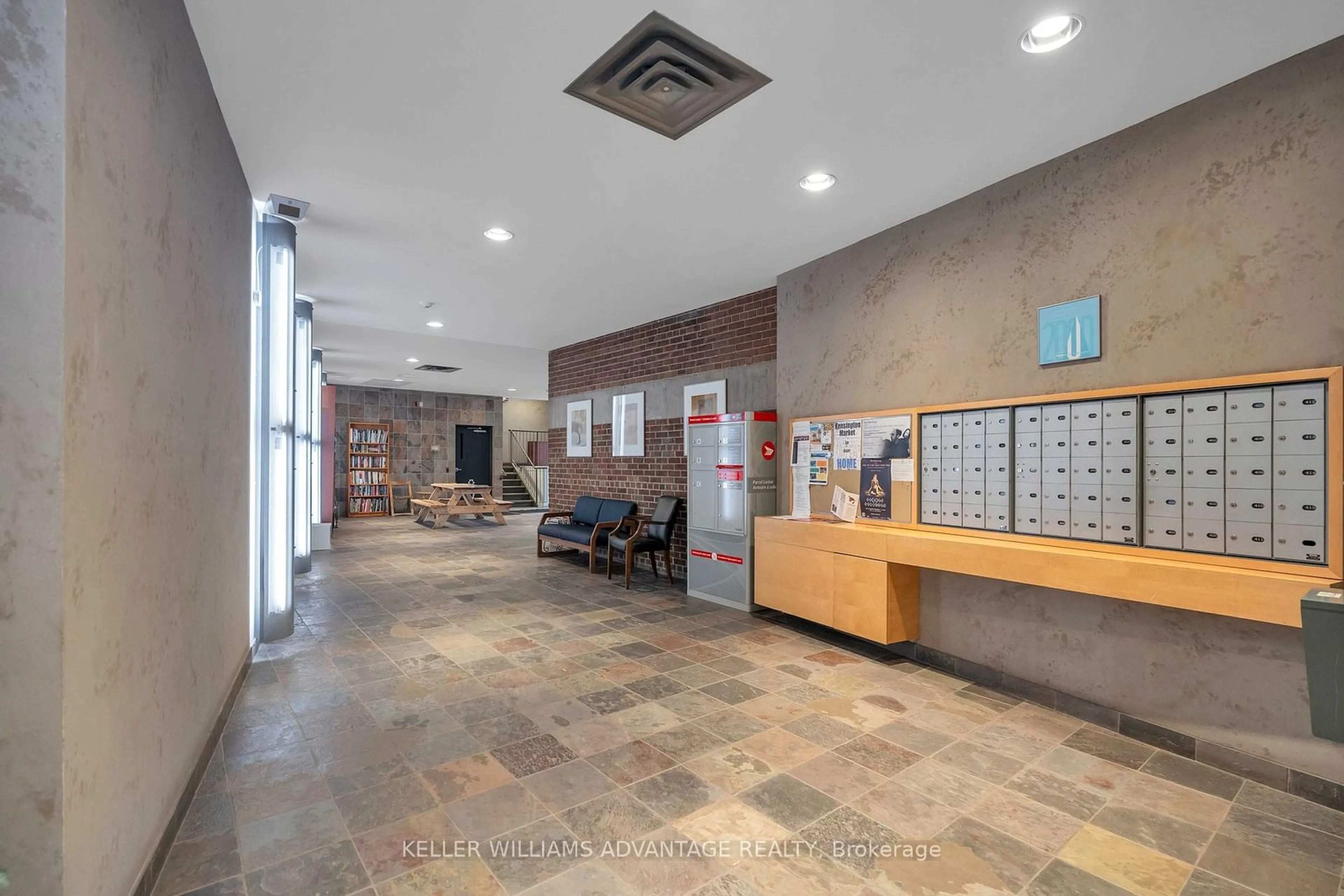 Indoor lobby, cement floor for 21 Nassau St #310, Toronto Ontario M5T 3K6