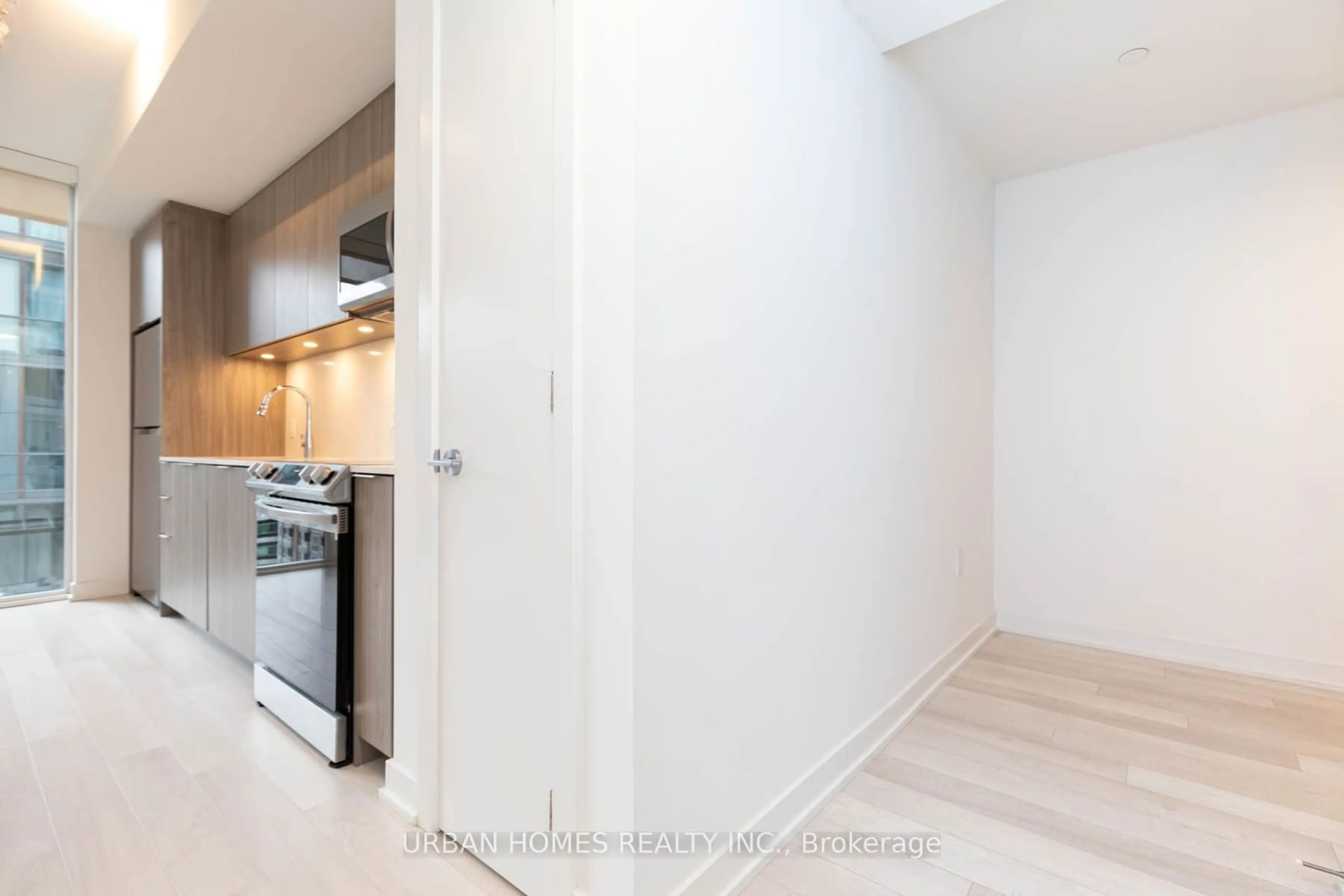 Standard kitchen, not visible floor for 357 King St #608, Toronto Ontario M5V 0S7