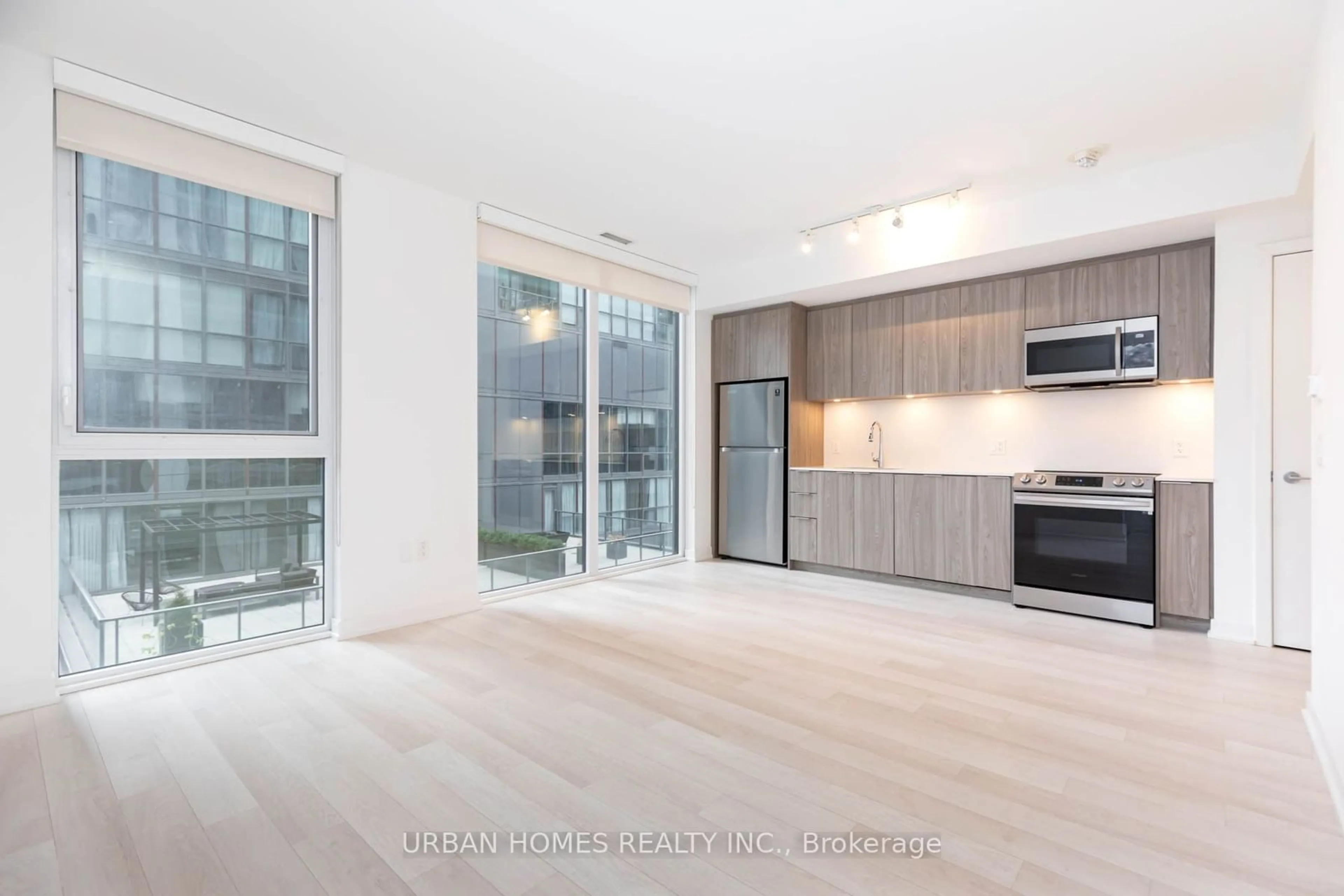 Open concept kitchen for 357 King St #608, Toronto Ontario M5V 0S7