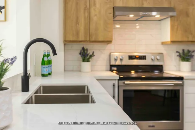 Additional property image - 12 Douro St Unit 421
