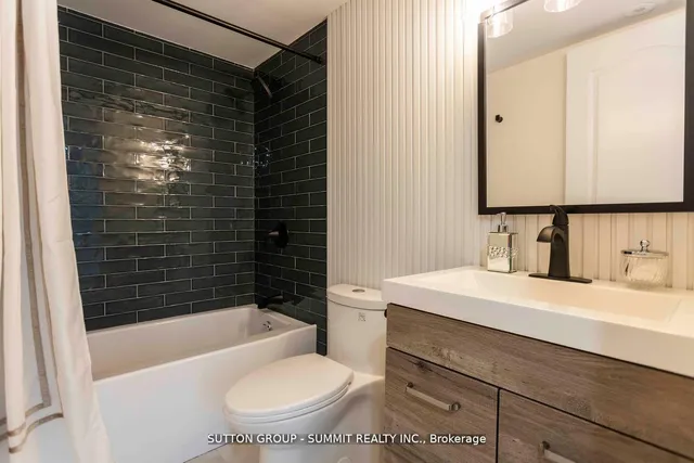 Additional property image - 12 Douro St Unit 421