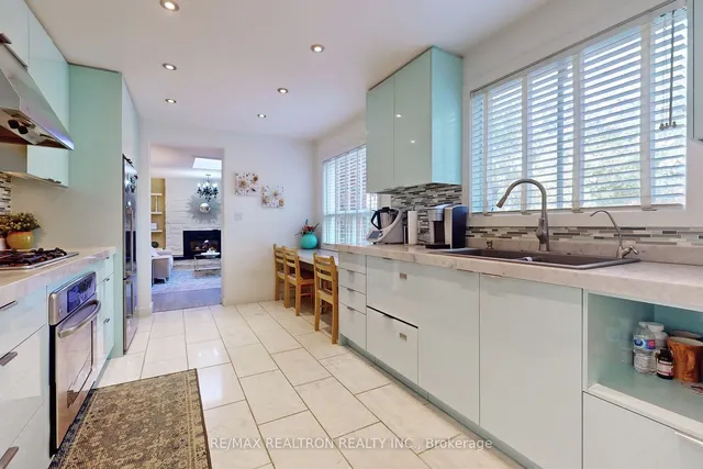 Additional property image - 237 Old Yonge St
