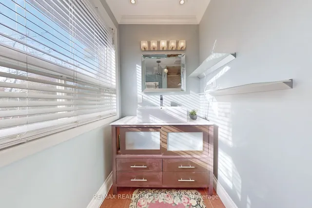 Additional property image - 237 Old Yonge St