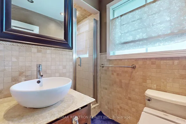 Additional property image - 237 Old Yonge St