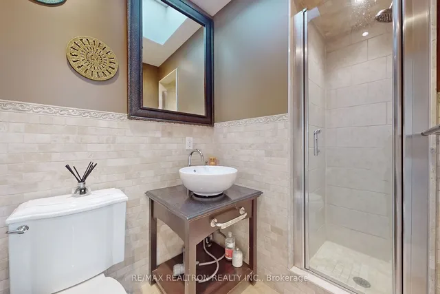 Additional property image - 237 Old Yonge St