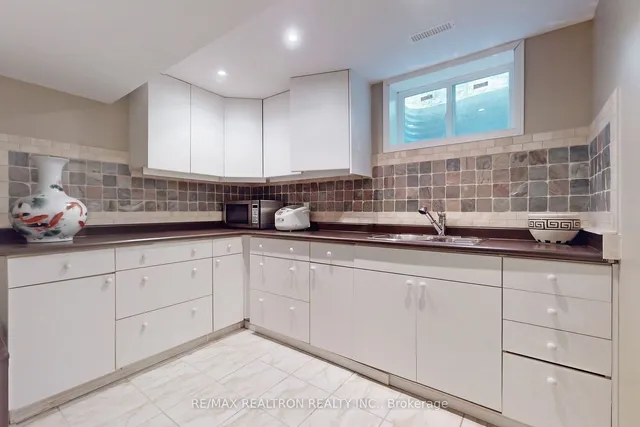 Additional property image - 237 Old Yonge St