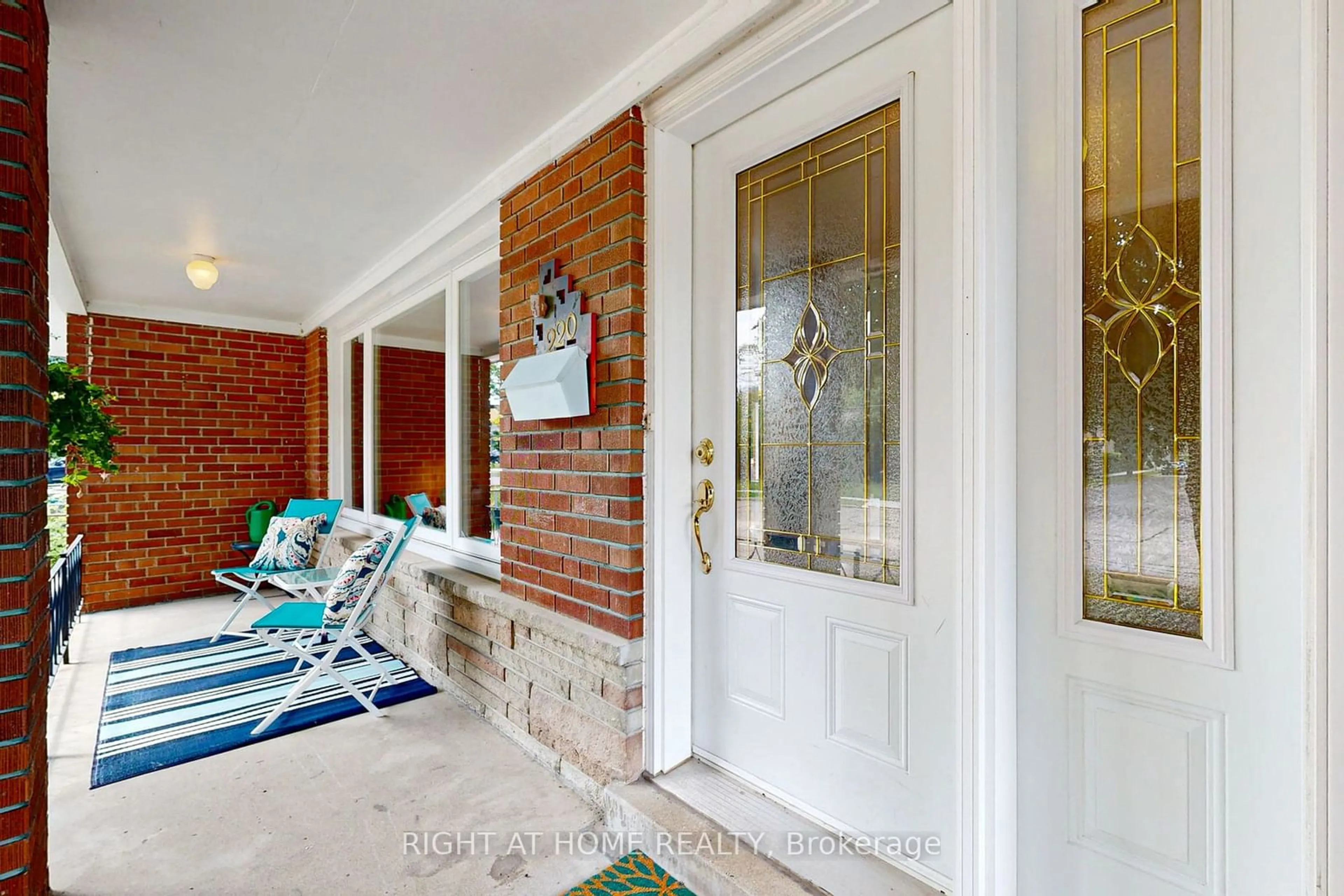 Indoor entryway, wood floors for 220 Homewood Ave, Toronto Ontario M2M 1K6