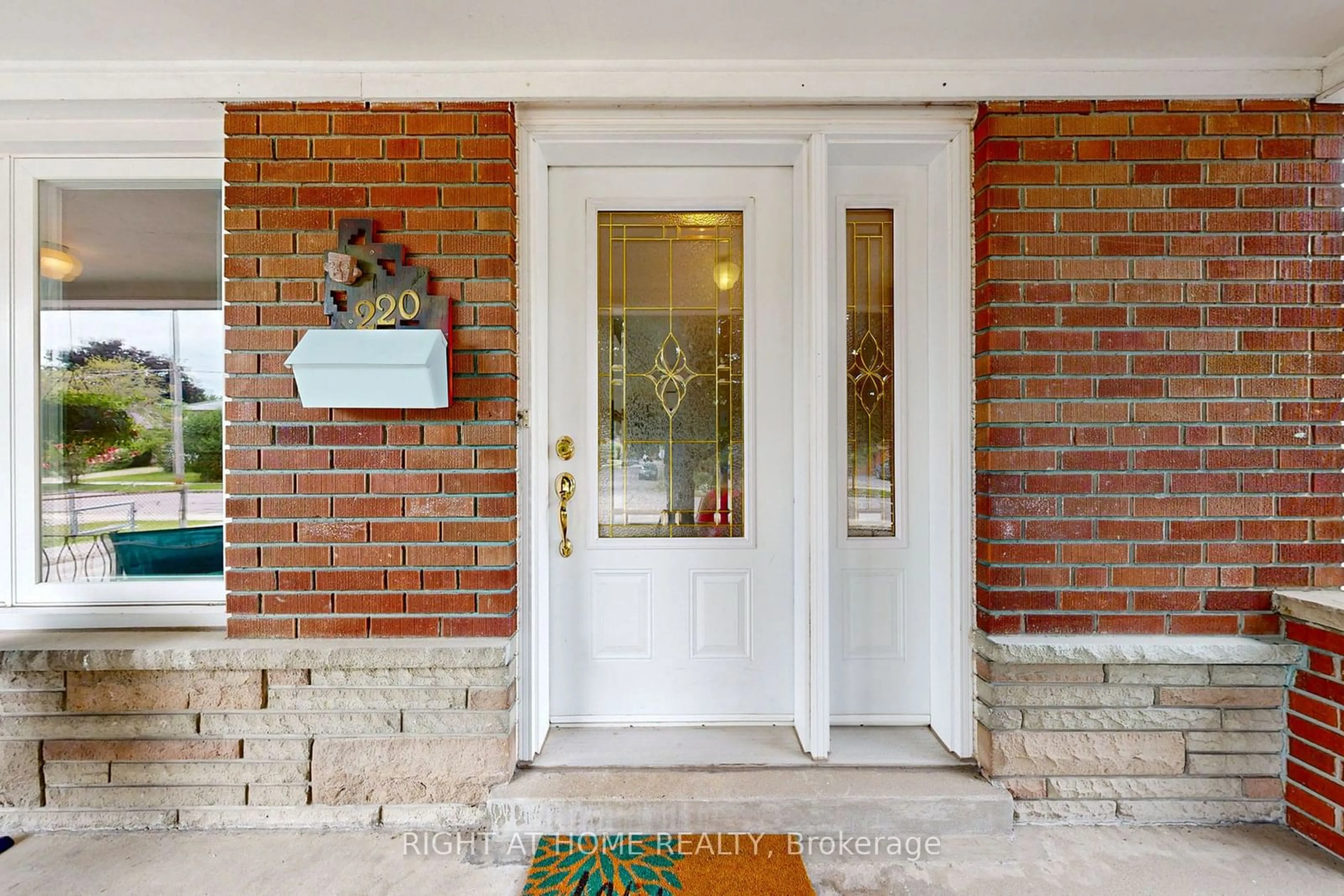 Indoor entryway, wood floors for 220 Homewood Ave, Toronto Ontario M2M 1K6