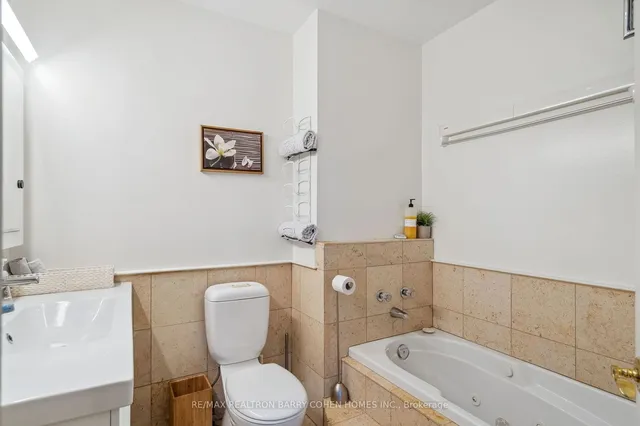 Additional property image - 276 Spadina Rd Unit 4