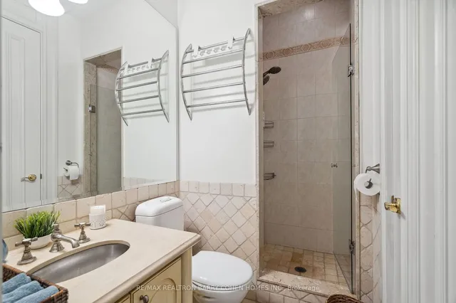 Additional property image - 276 Spadina Rd Unit 4