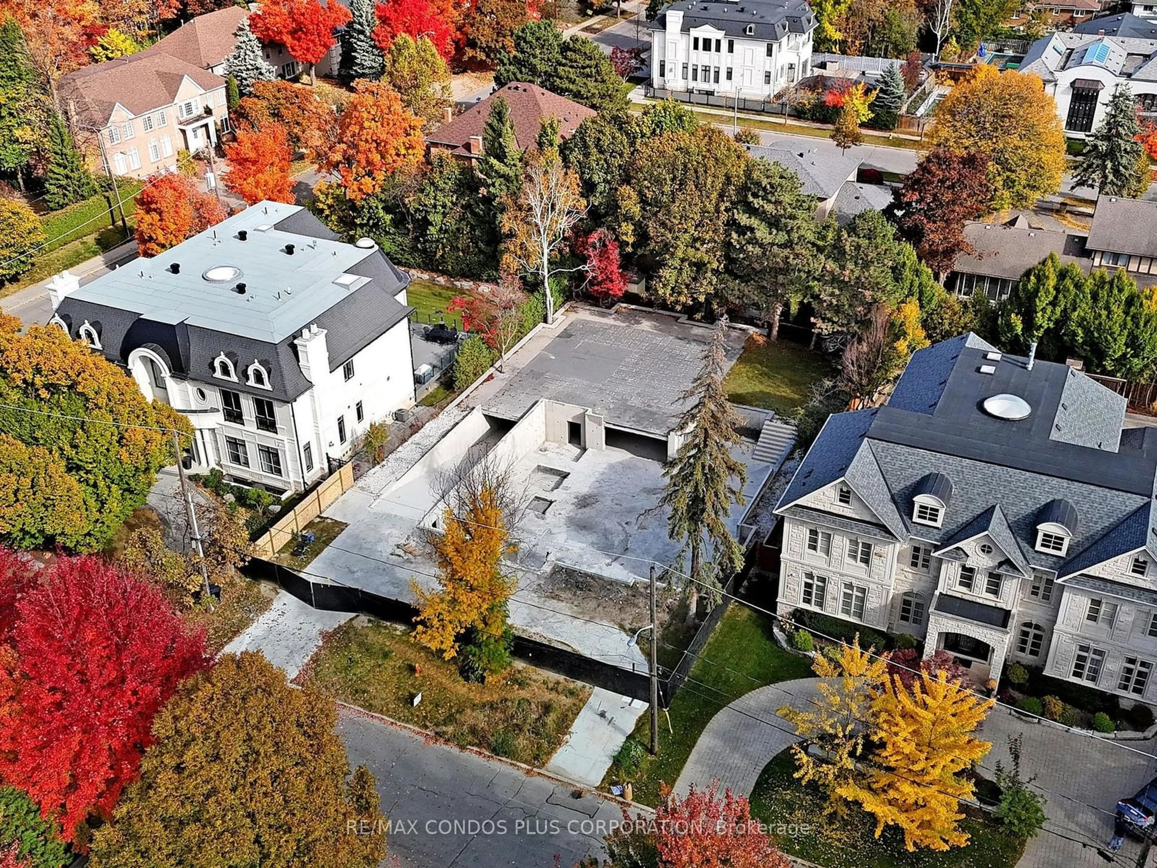 Frontside or backside of a home, the street view for 27 Dempsey Cres, Toronto Ontario M2L 1Y4