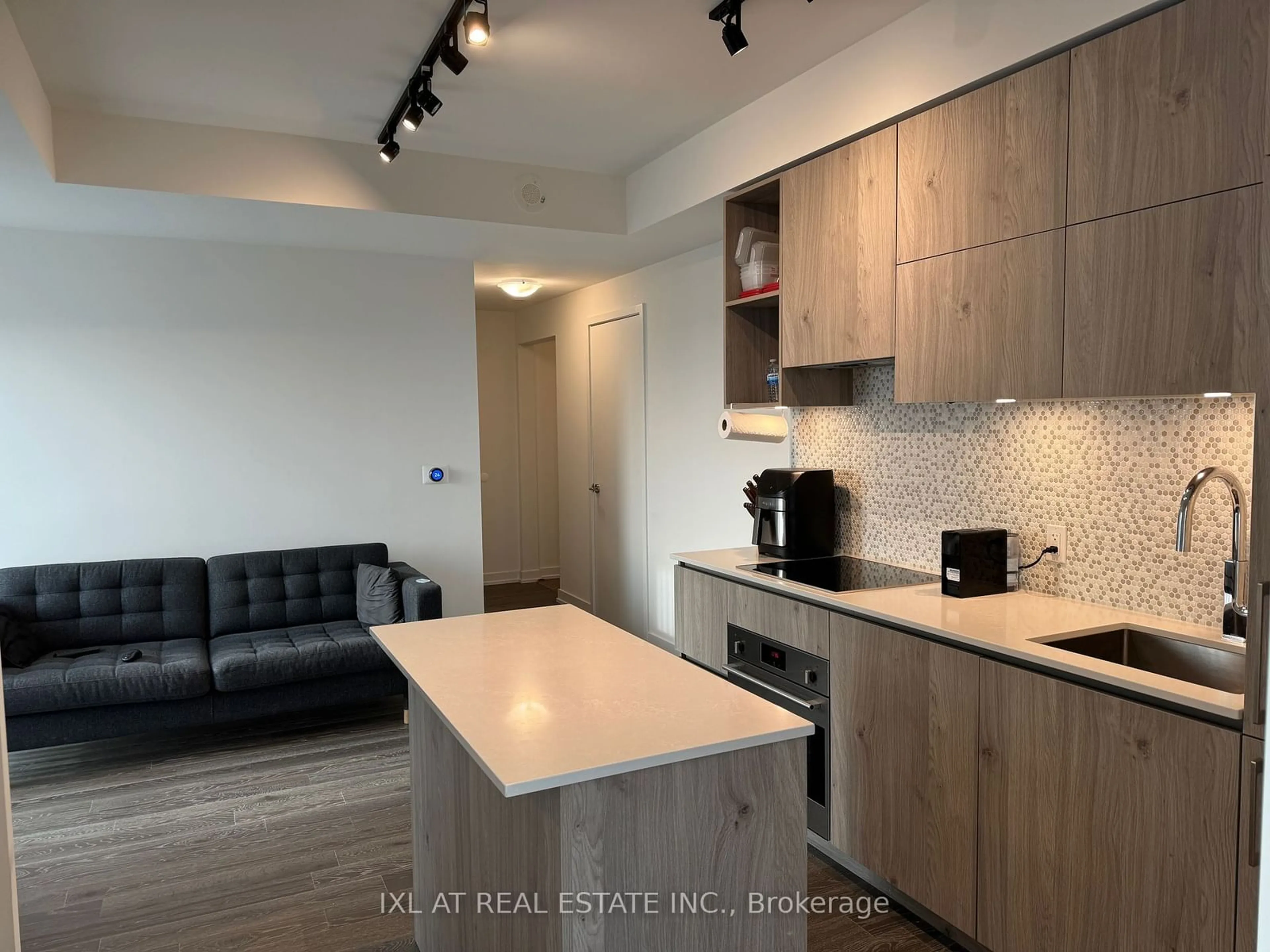 Open concept kitchen for 1 Yorkville Ave #3808, Toronto Ontario M4W 0B1