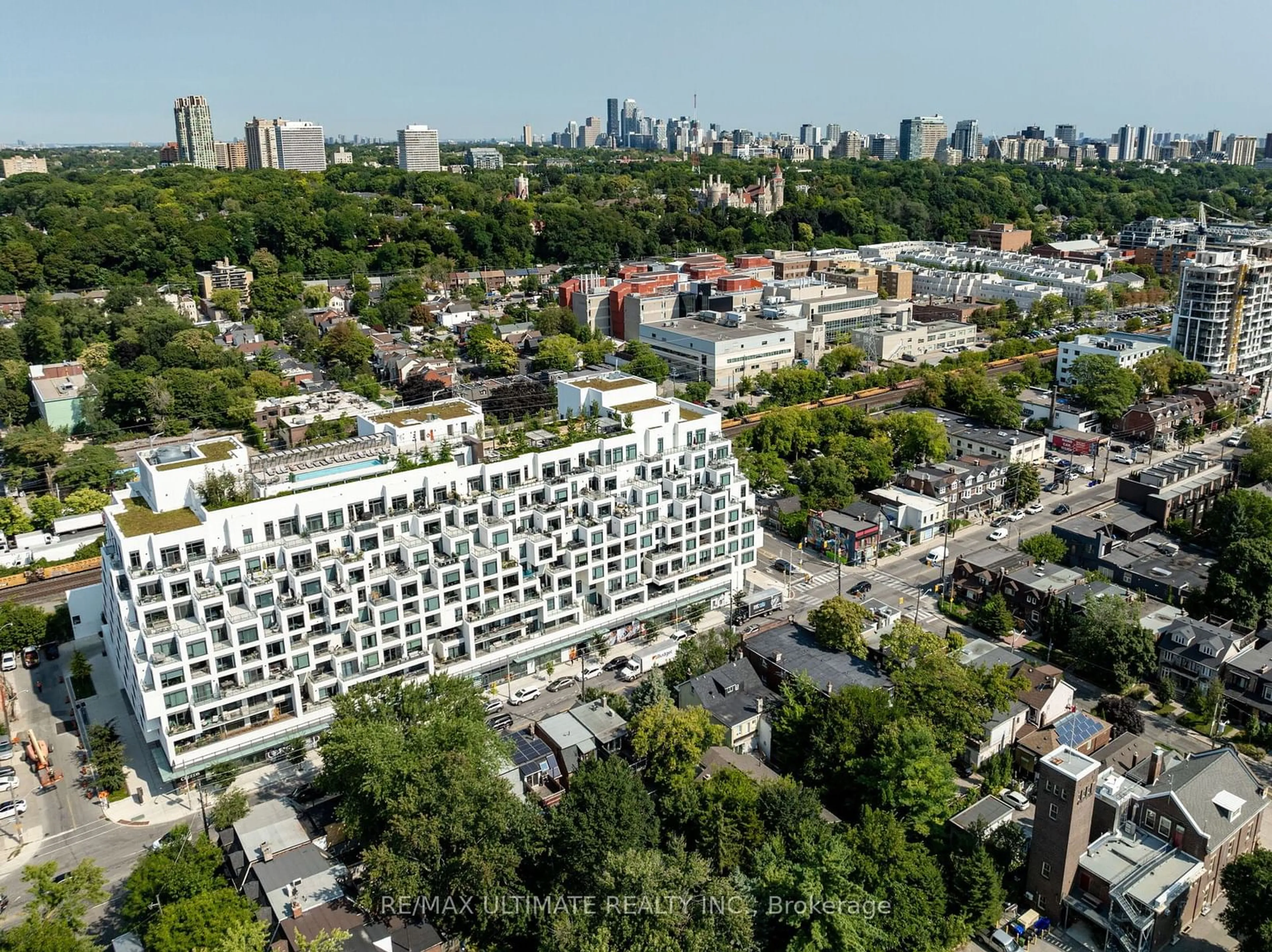 A pic from exterior of the house or condo, the view of city buildings for 280 Howland Ave #515, Toronto Ontario M5R 0C3