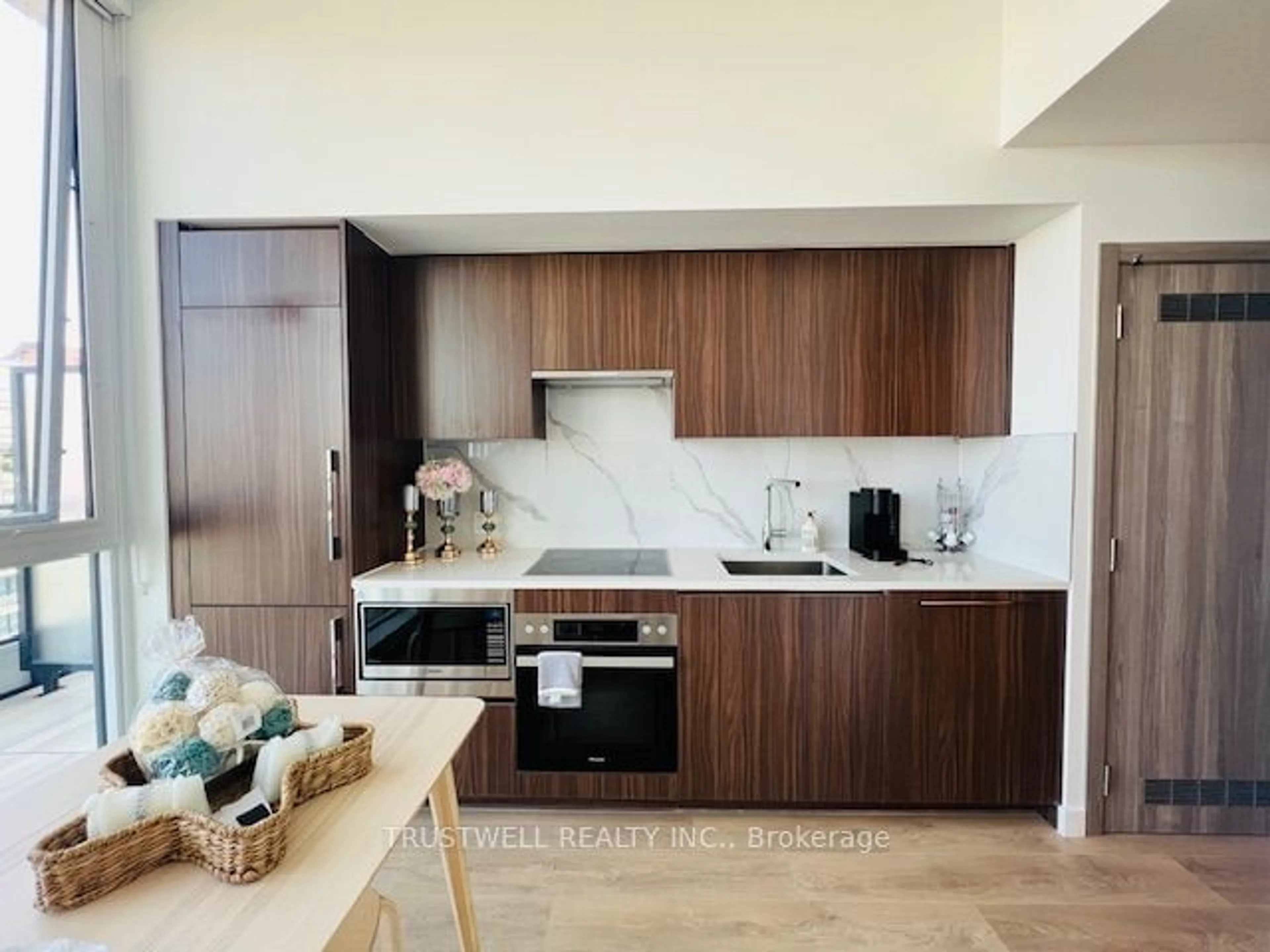 Open concept kitchen for 38 Widmer St #PH5103, Toronto Ontario M5V 0P7