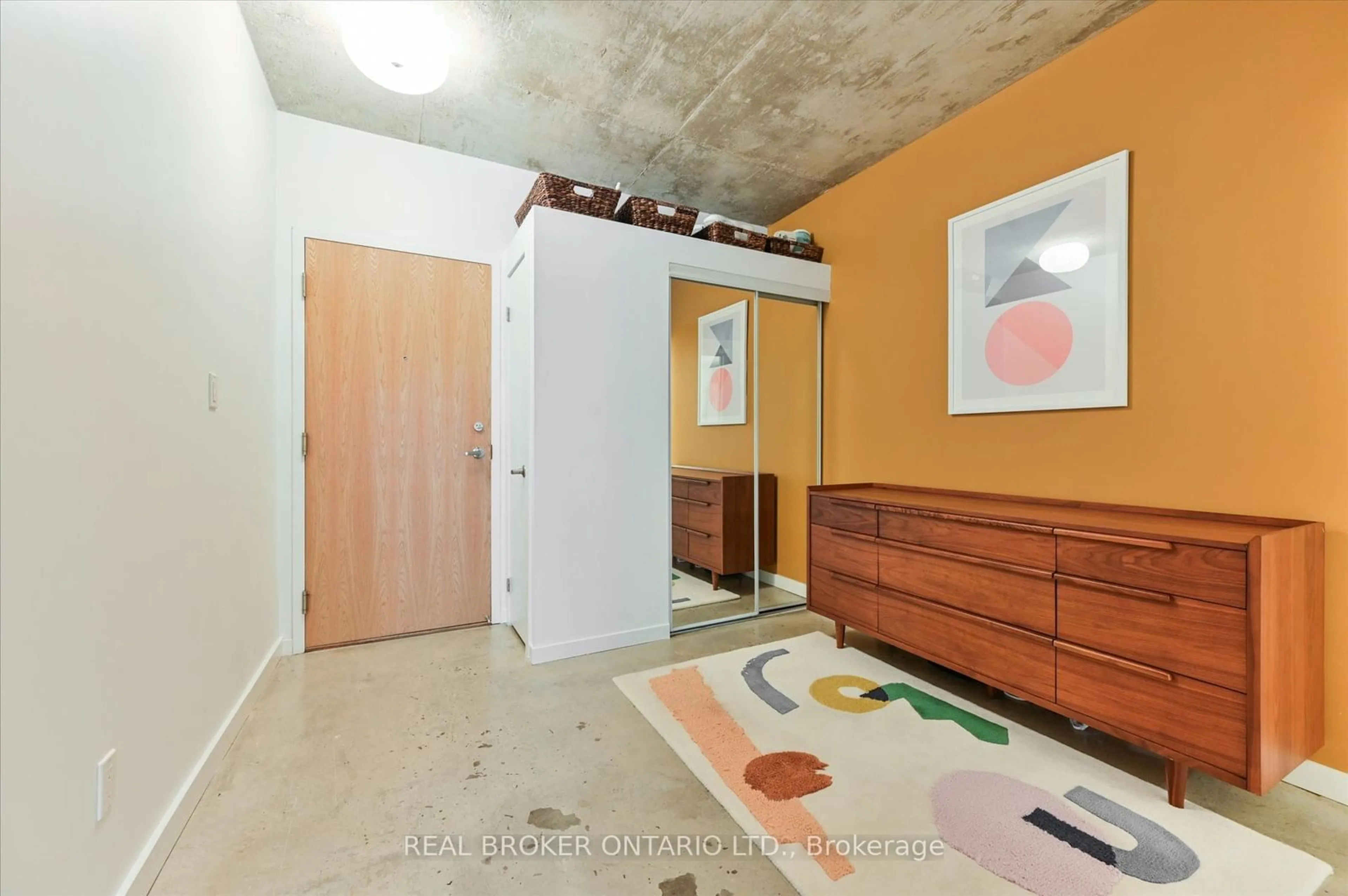 Indoor entryway, cement floor for 150 Sudbury St #725, Toronto Ontario M6J 3S8