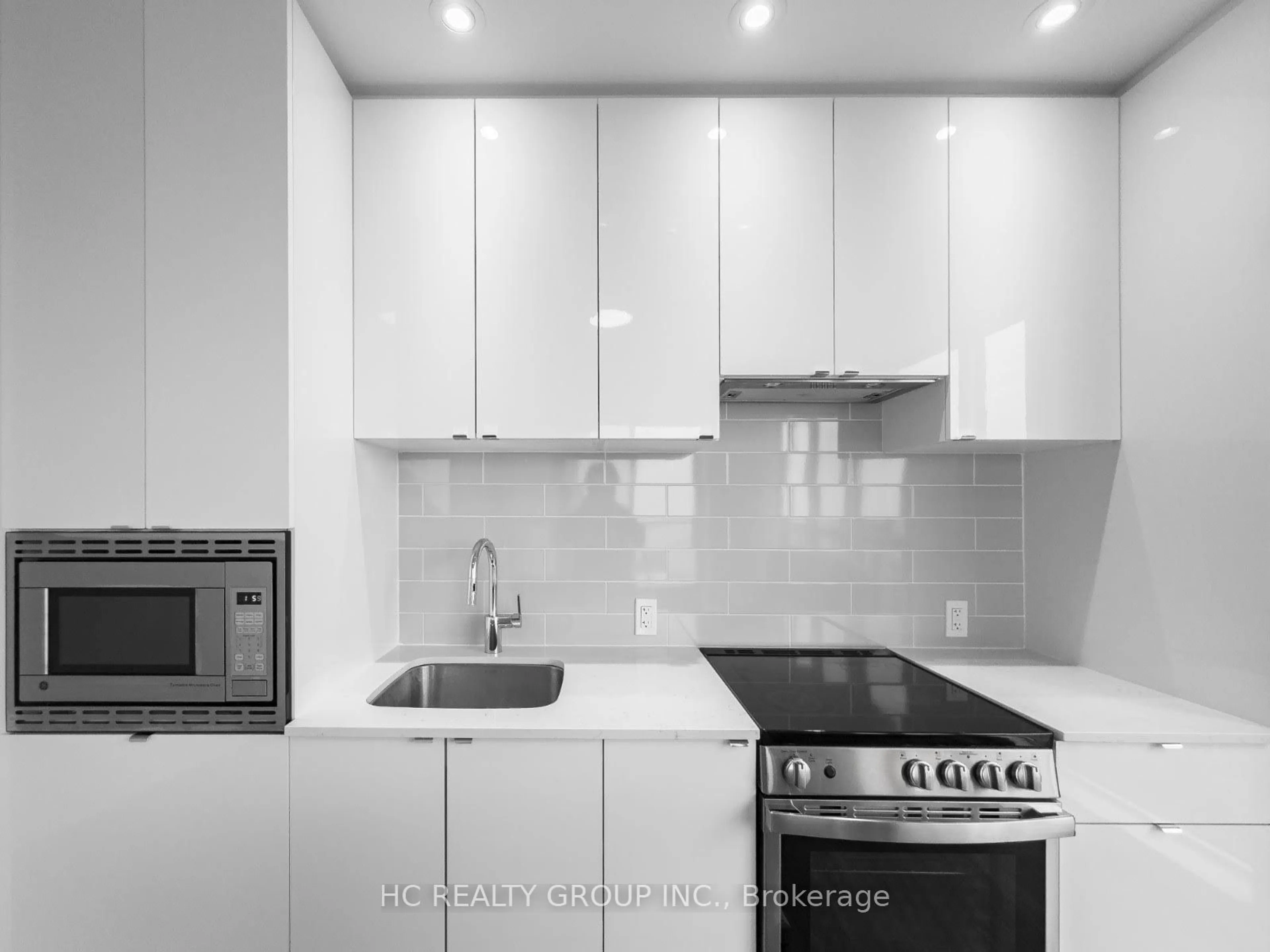 Standard kitchen for 49 East Liberty St #2502, Toronto Ontario M6K 0B2