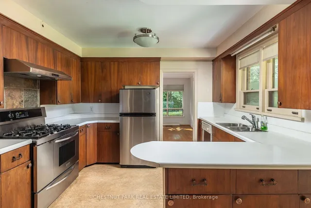 Additional property image - 14 Rollscourt Dr