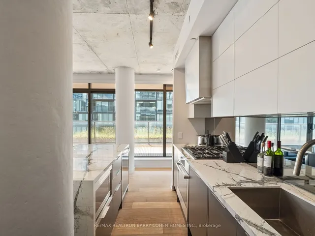 Additional property image - 650 King St Unit 810