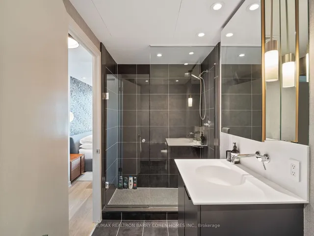 Additional property image - 650 King St Unit 810