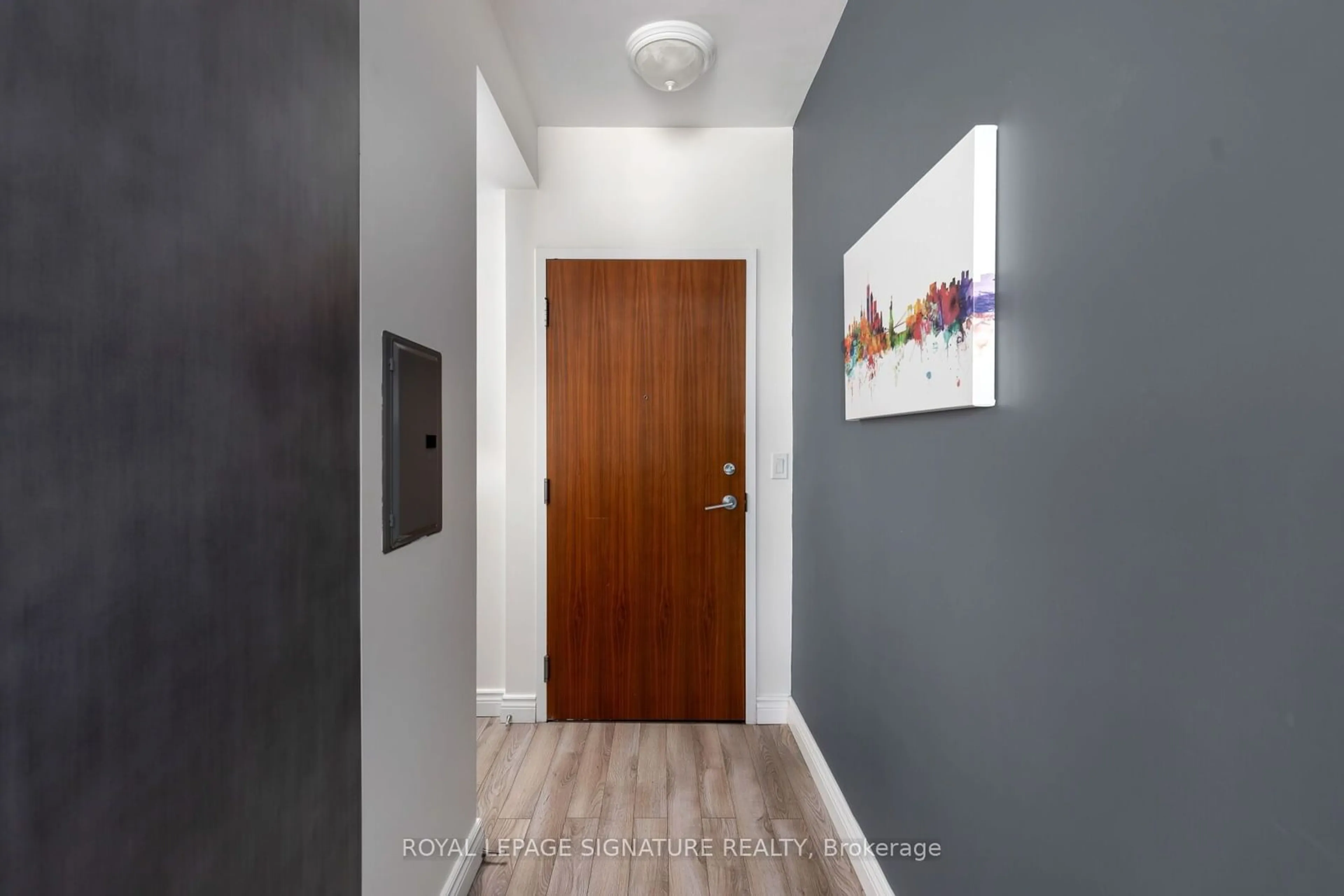 Indoor entryway, wood floors for 33 Lombard St #2006, Toronto Ontario M5C 3H8