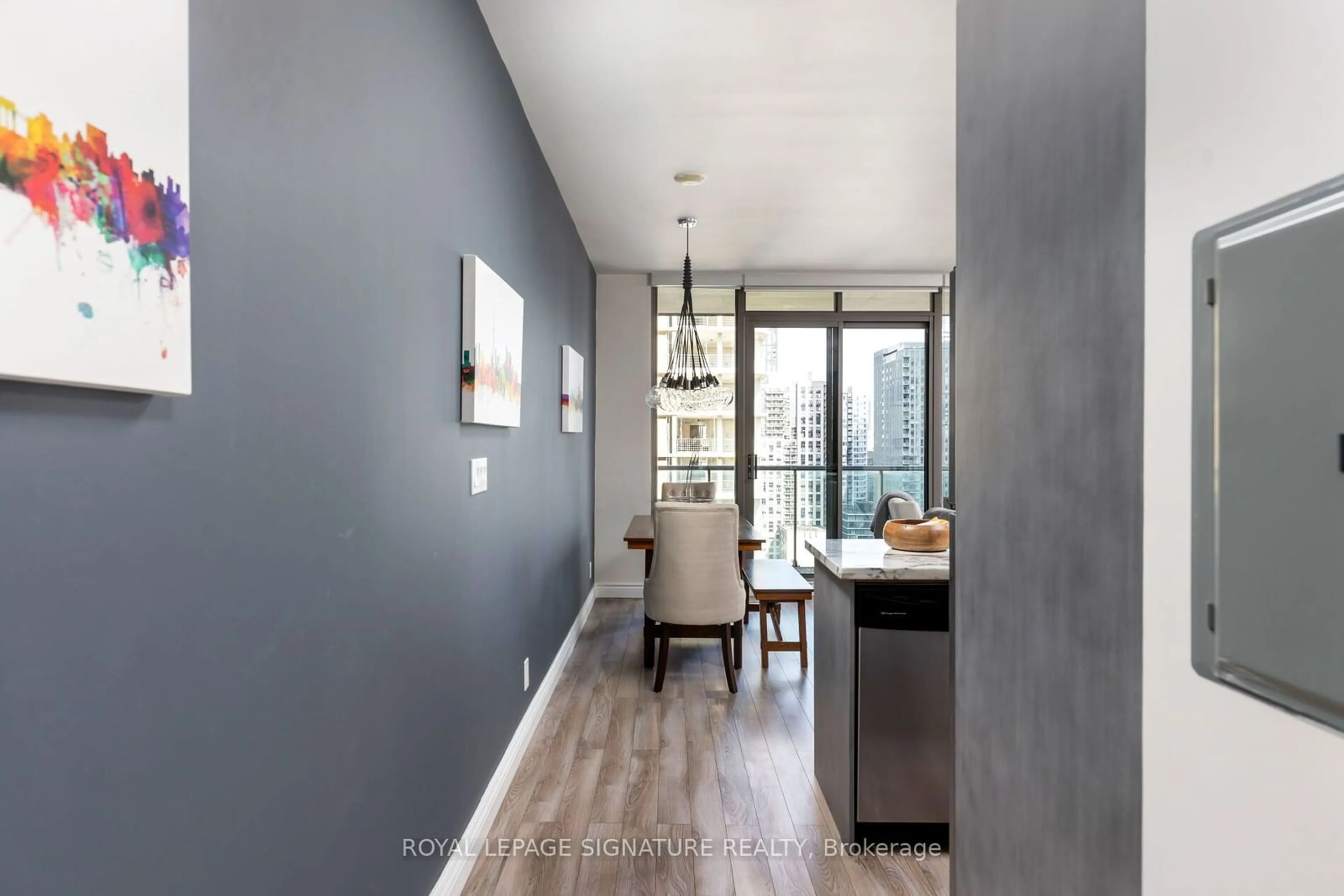 Indoor entryway, wood floors for 33 Lombard St #2006, Toronto Ontario M5C 3H8