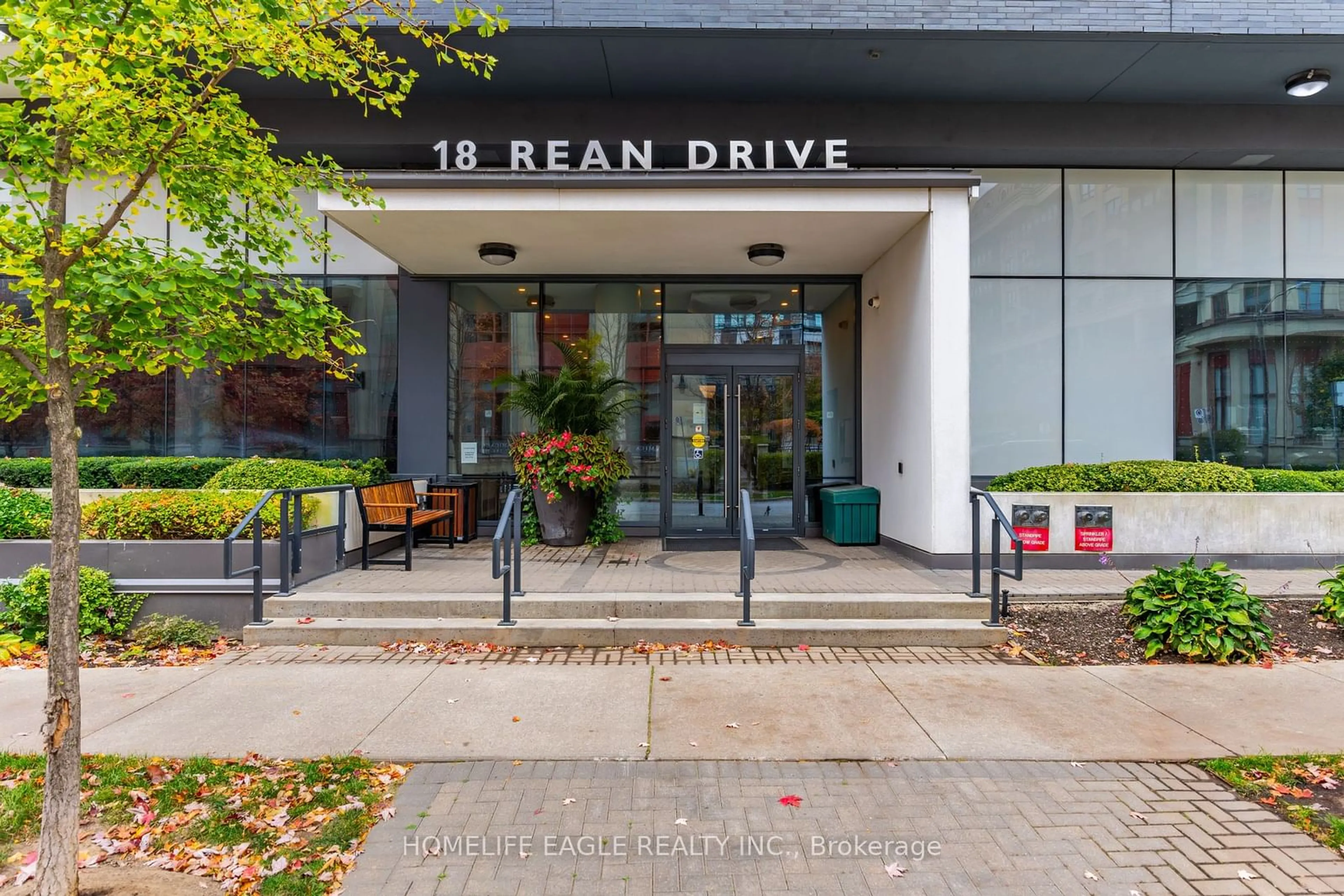 Indoor lobby for 18 Rean Dr #222, Toronto Ontario M2K 0C7