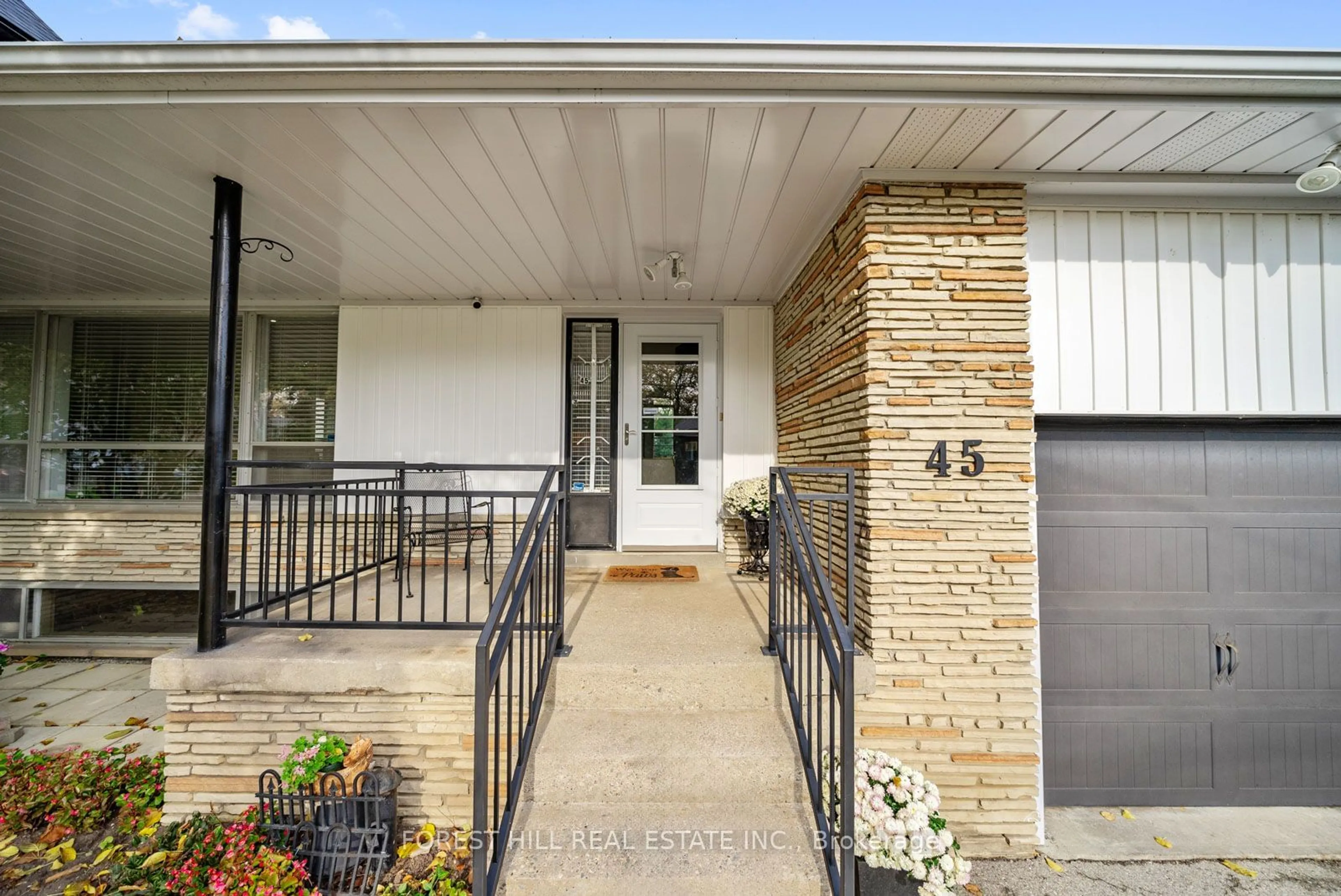 Indoor entryway, wood floors for 45 Viamede Cres, Toronto Ontario M2K 2A7