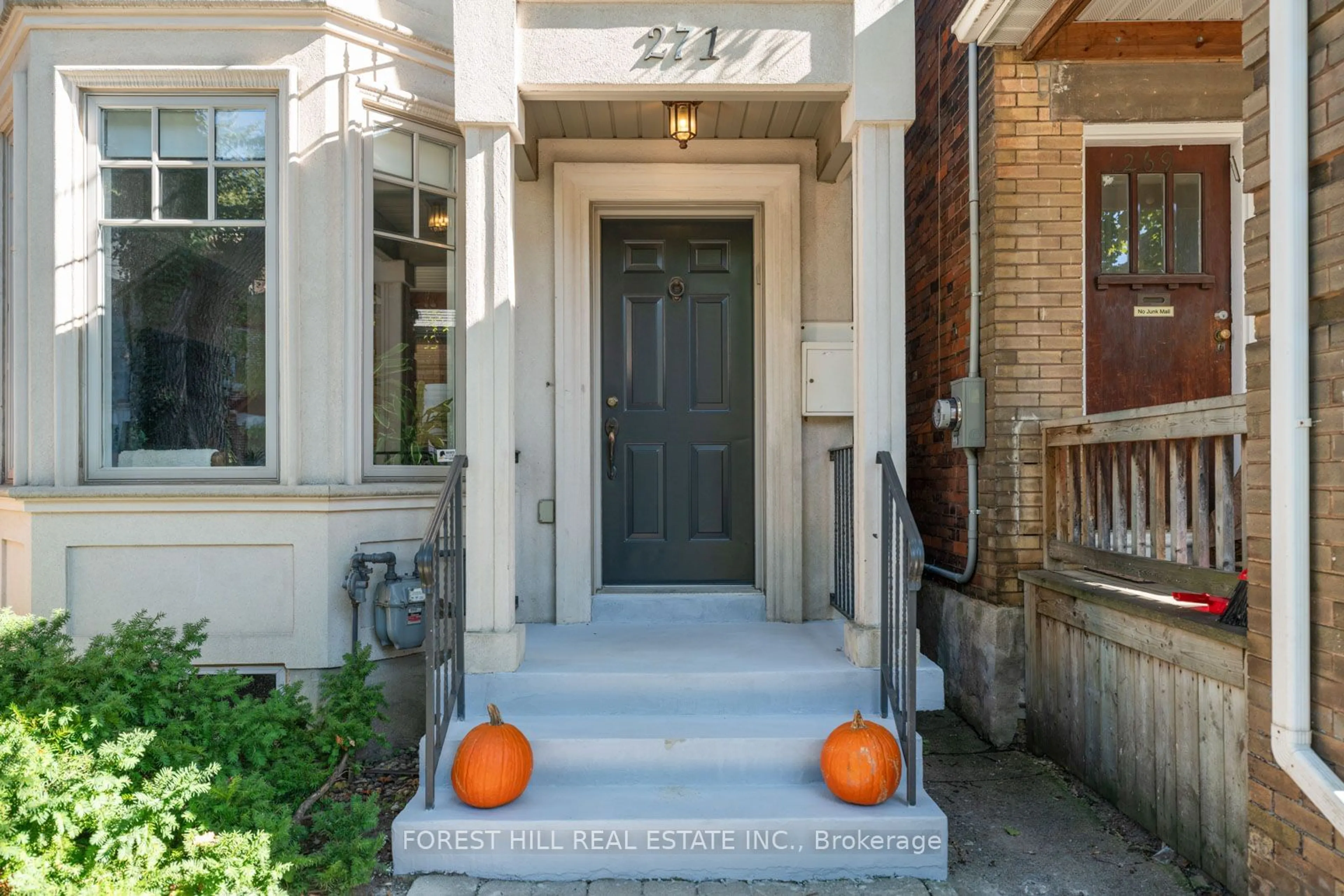 Indoor entryway, wood floors for 271 Major St, Toronto Ontario M5S 2L5