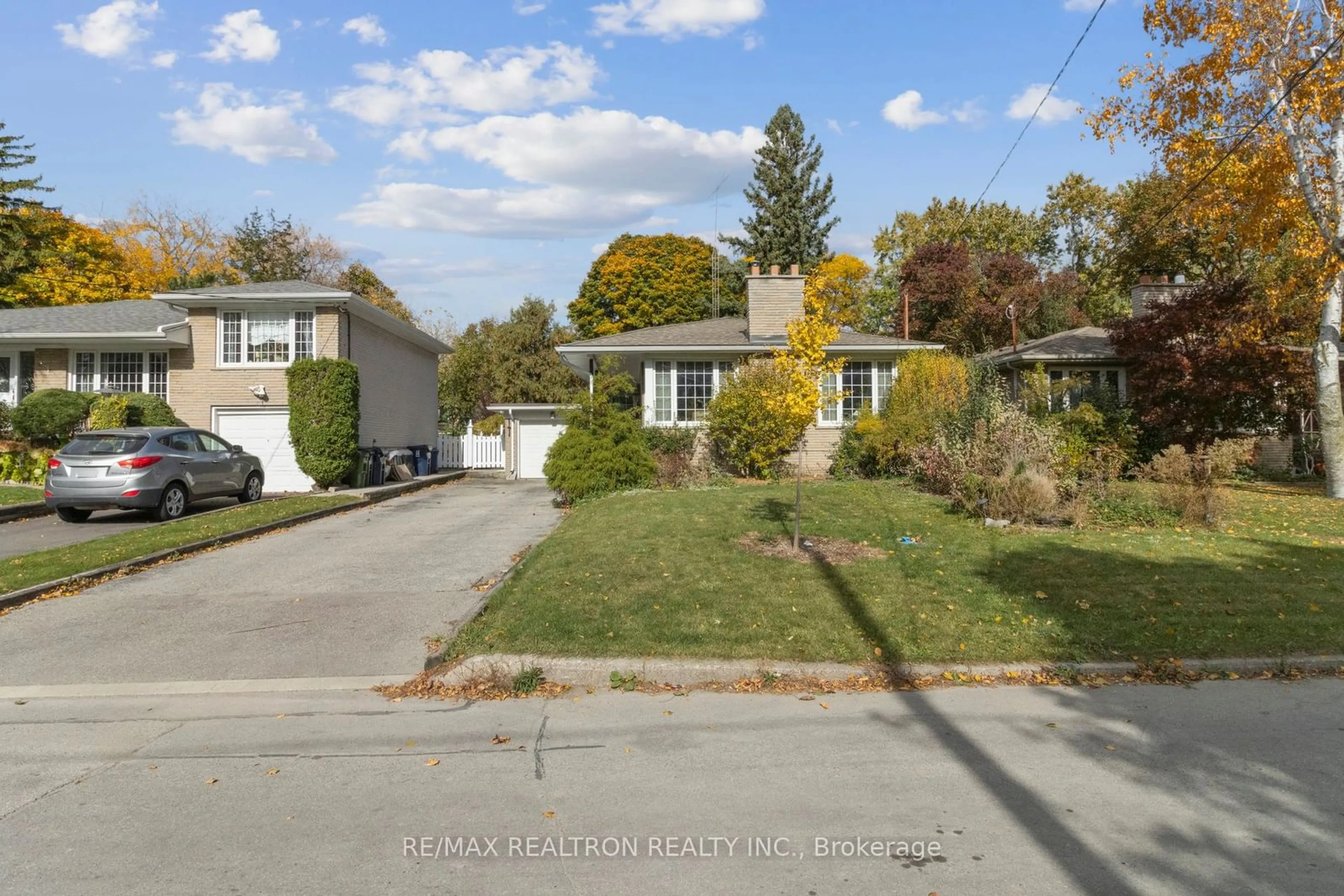 Frontside or backside of a home, the street view for 112 Santa Barbara Rd, Toronto Ontario M2N 2C5