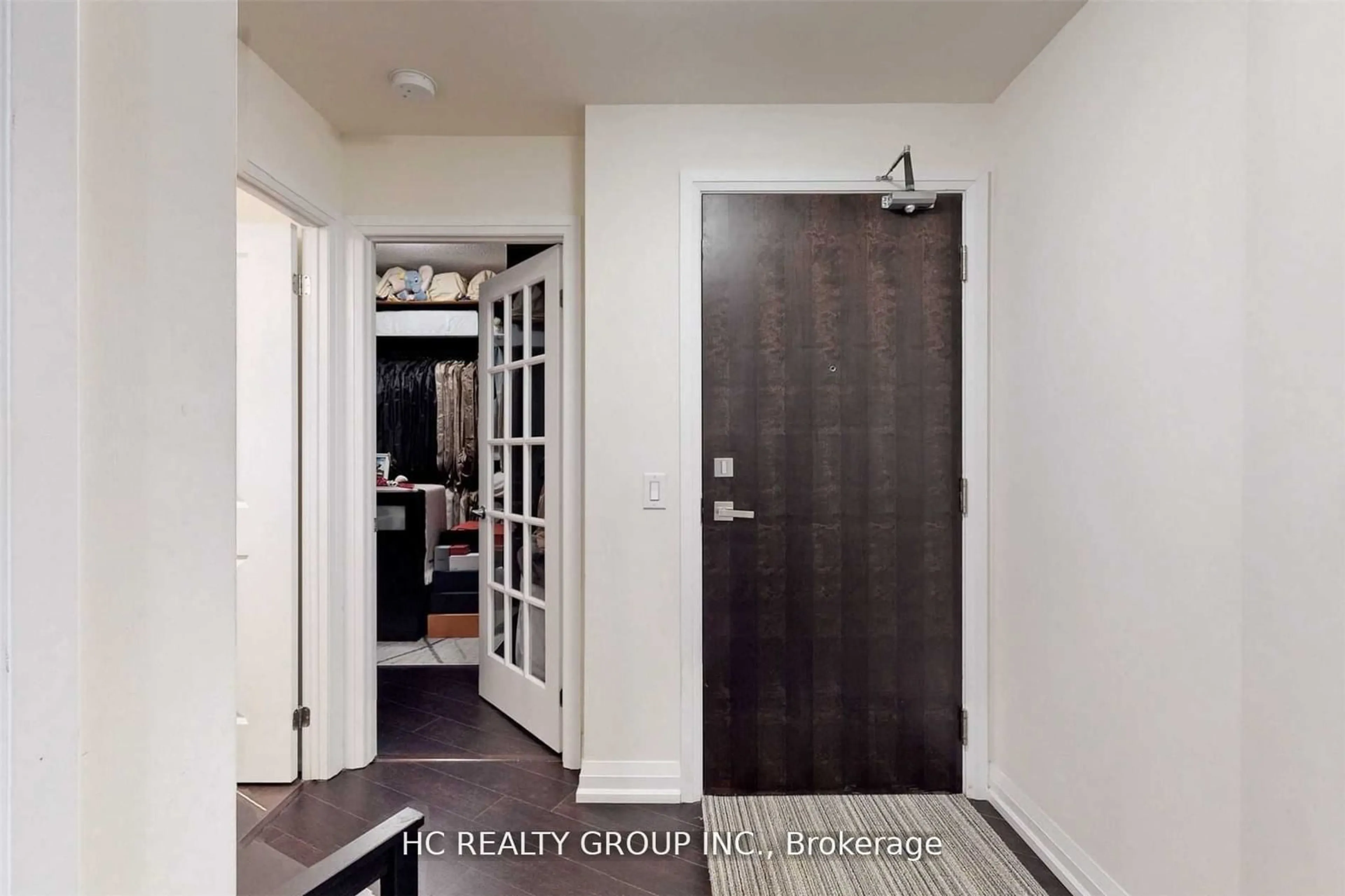 Indoor entryway, wood floors for 85 The Donway #905, Toronto Ontario M3C 0L9