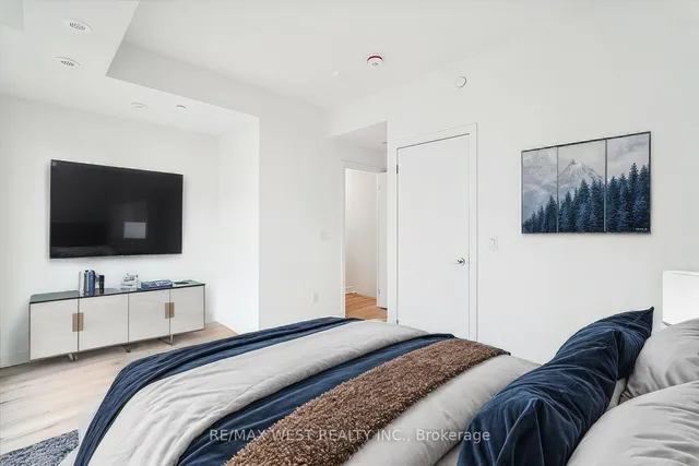 Additional property image - 861 Sheppard Ave Unit 7