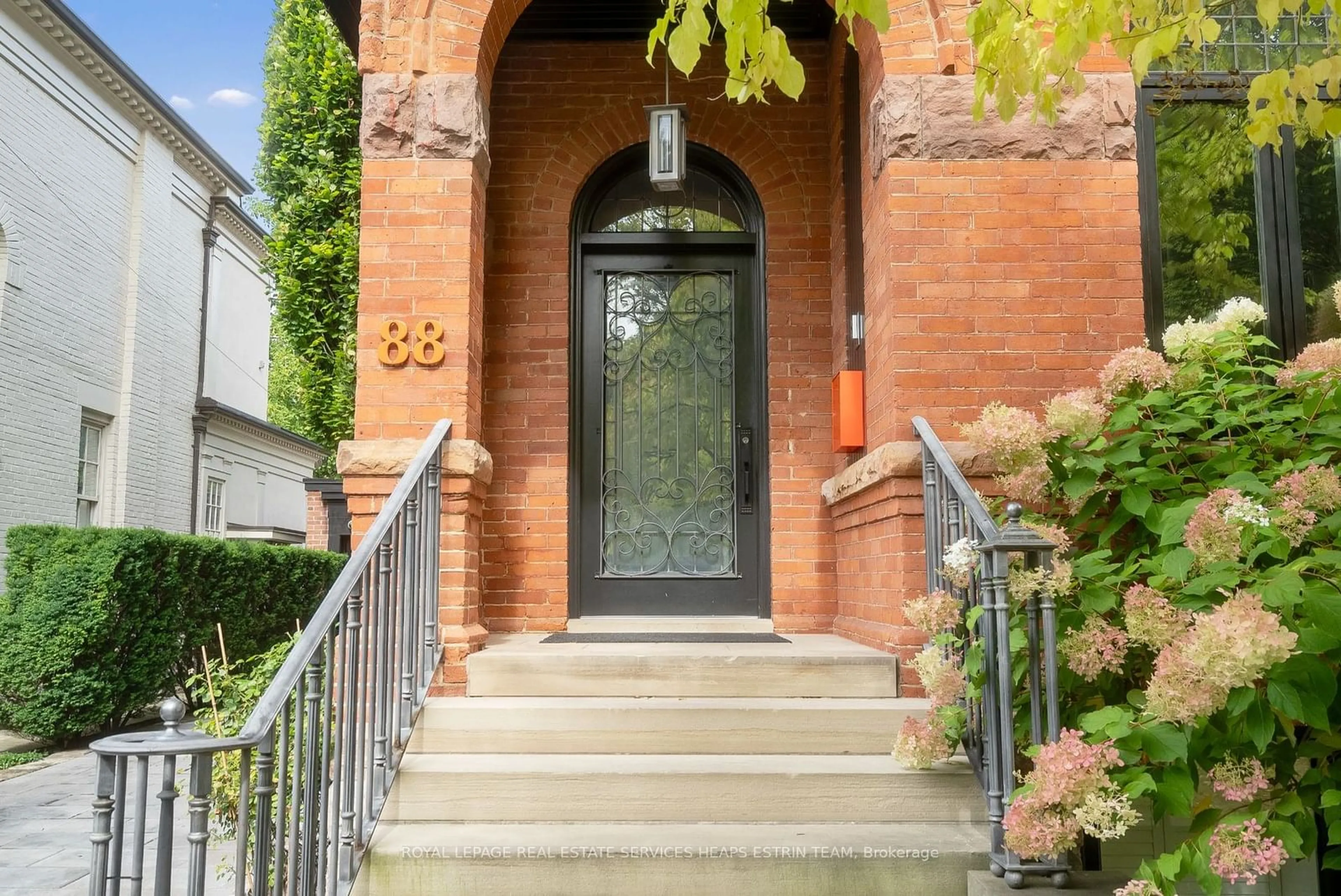 Indoor foyer, wood floors for 88 Binscarth Rd, Toronto Ontario M4W 1Y4