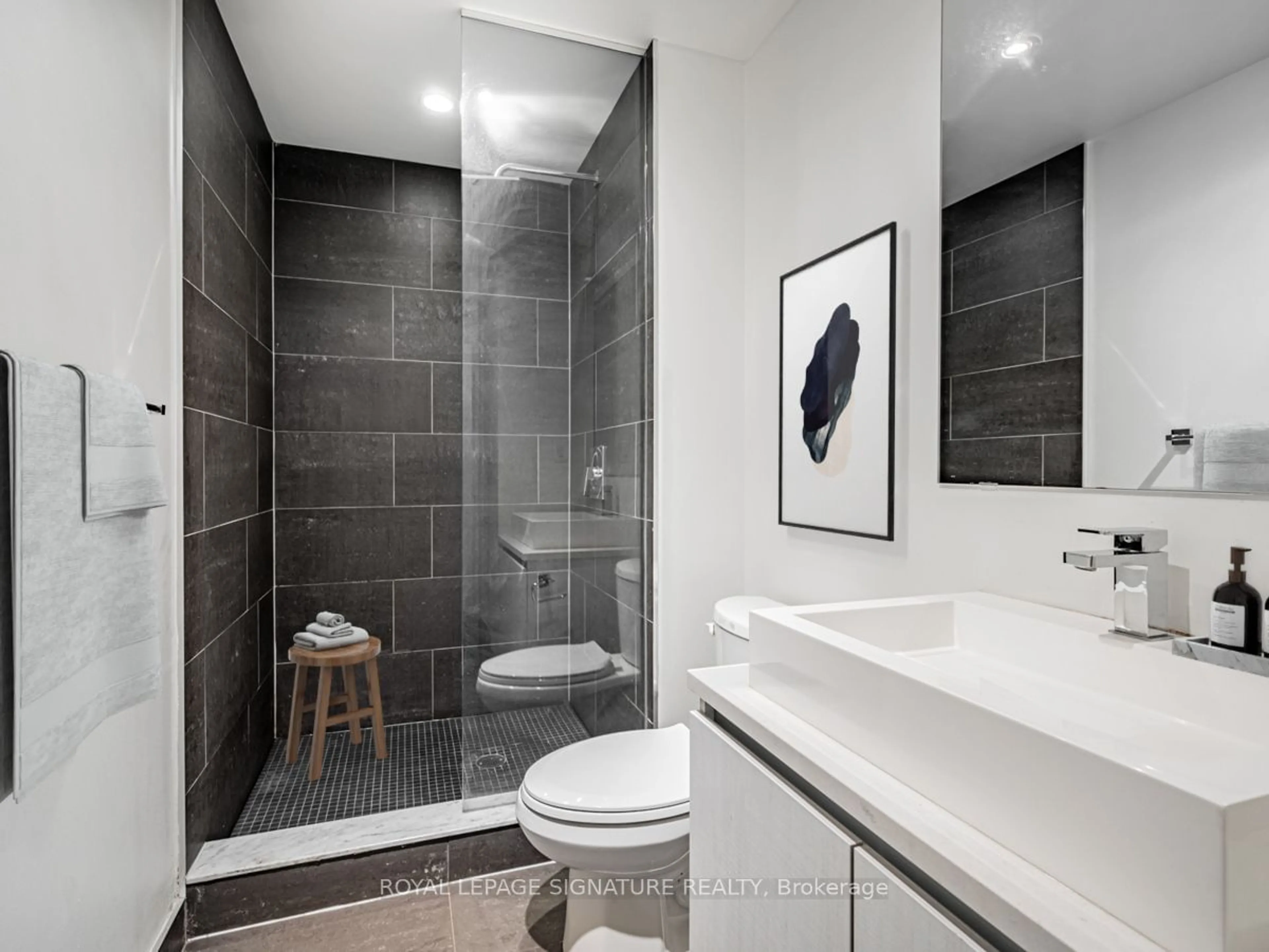 Contemporary bathroom, ceramic floors for 111 Bathurst St #814, Toronto Ontario M5V 0M9