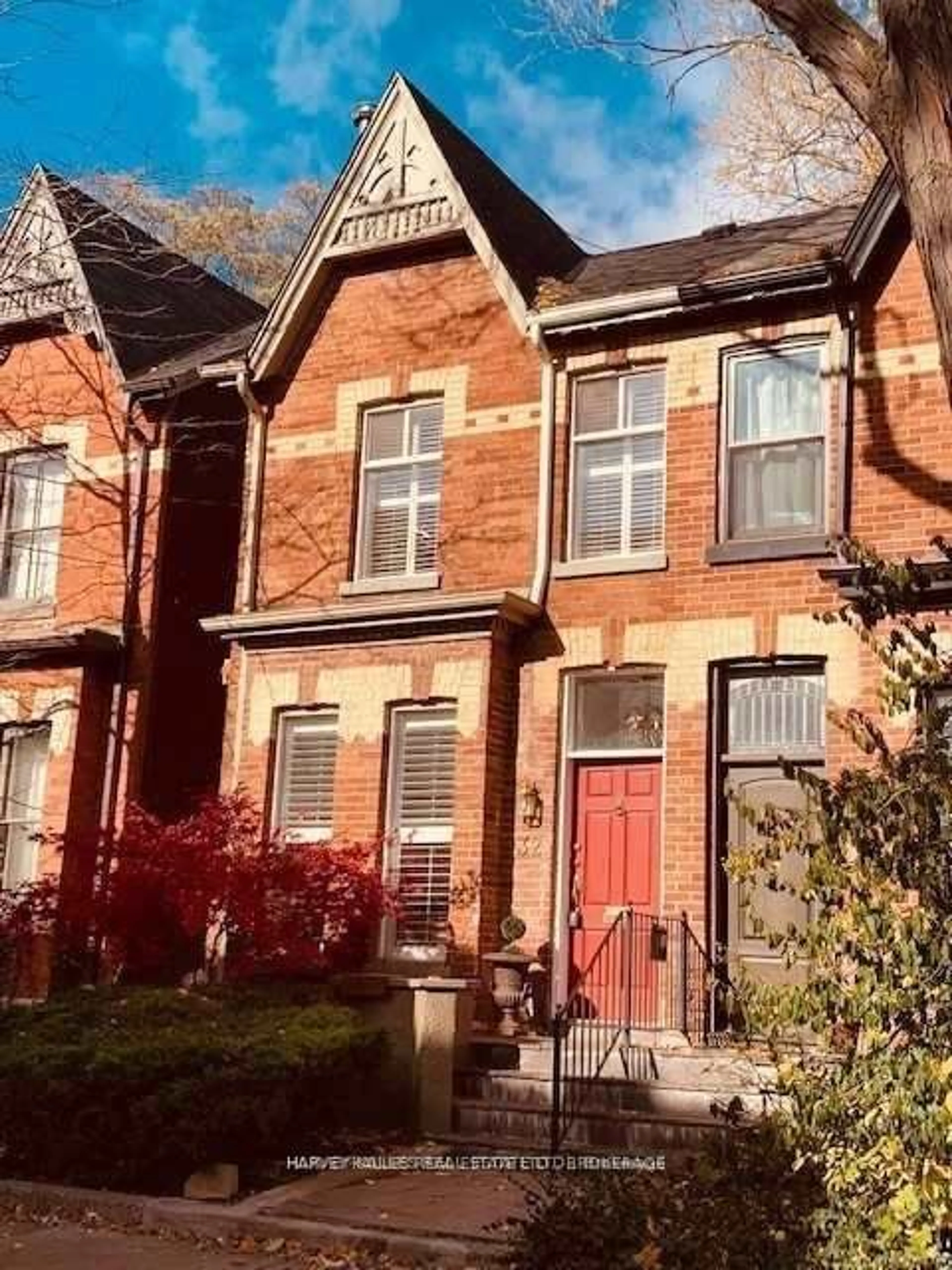 Home with brick exterior material for 32 Salisbury Ave, Toronto Ontario M4X 1C4