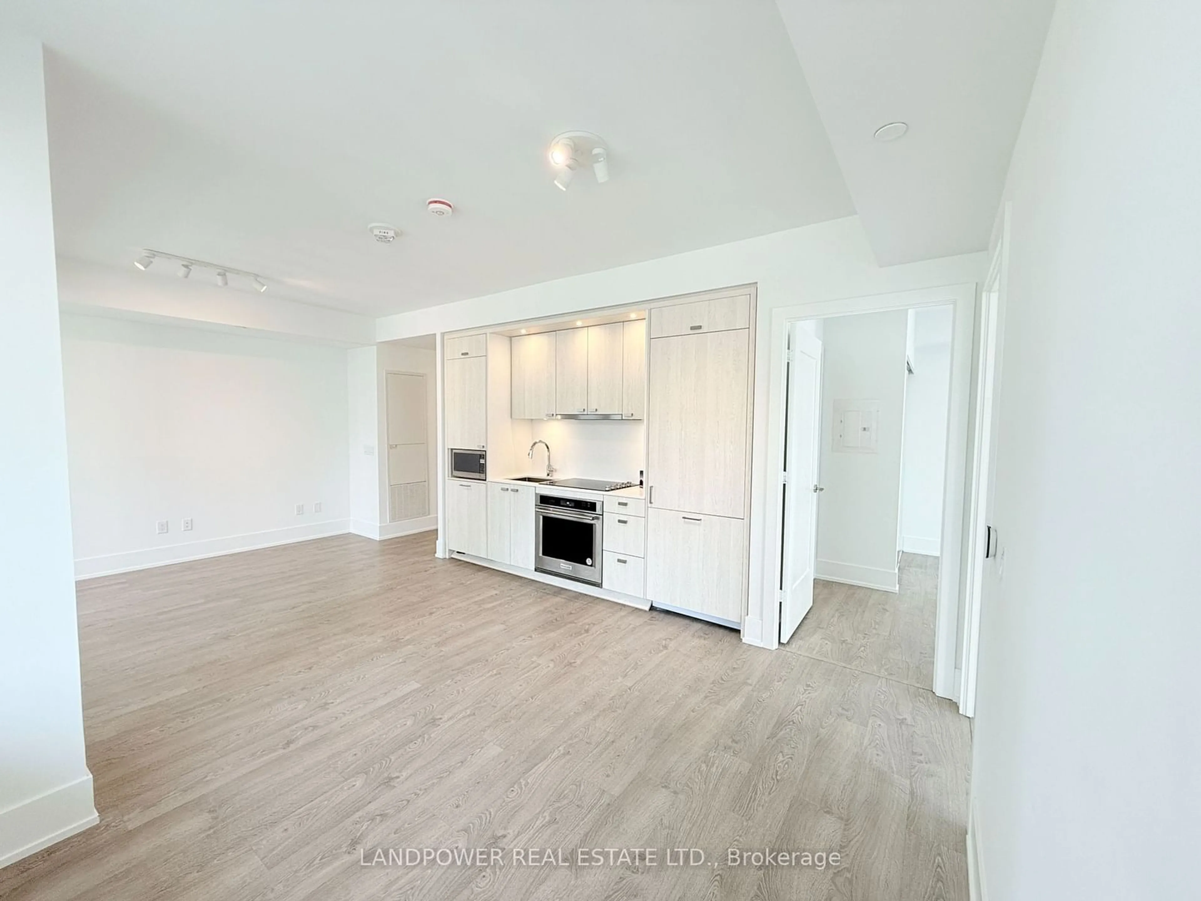 A pic of a room, wood floors for 480 Front St #806, Toronto Ontario M5V 0V5