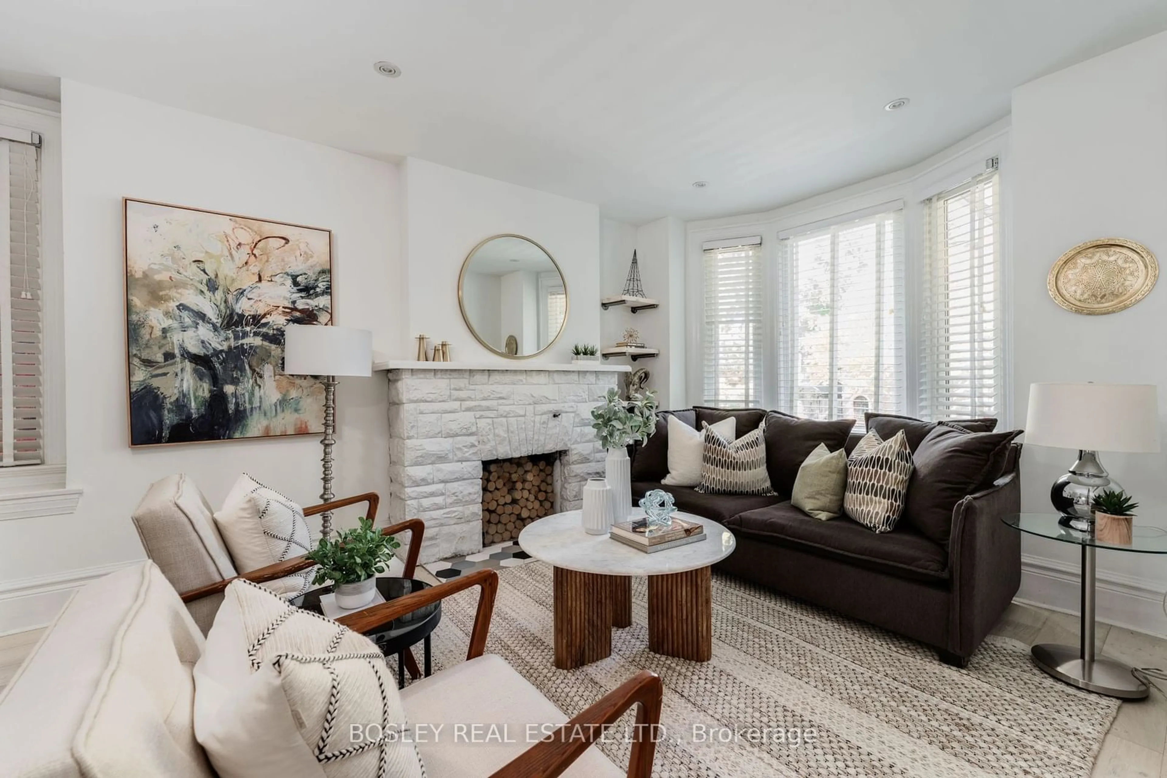 Living room, wood floors for 812 Duplex Ave, Toronto Ontario M4R 1W7