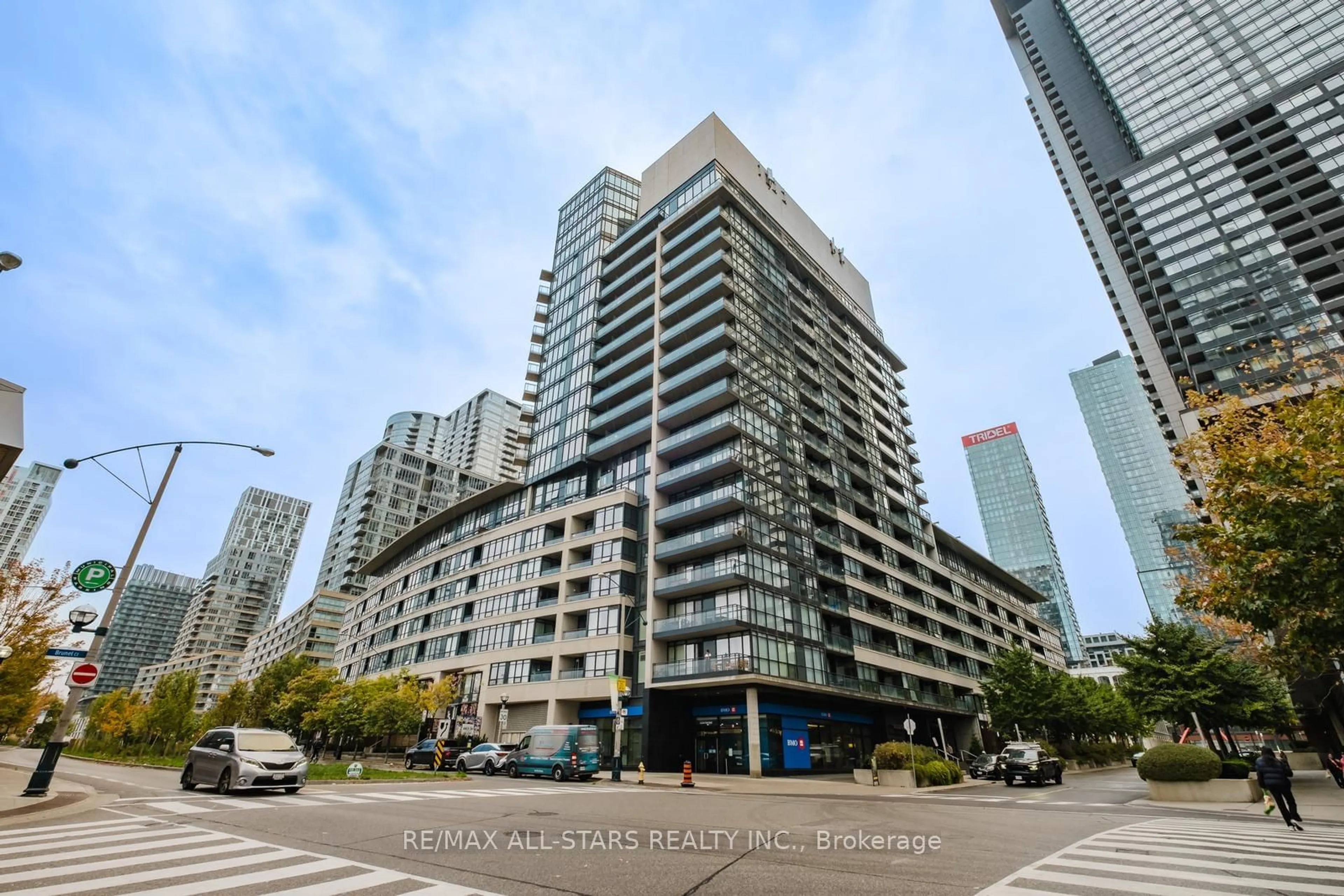 A pic from exterior of the house or condo, the view of city buildings for 8 Telegram Mews #620, Toronto Ontario M5V 3Z5